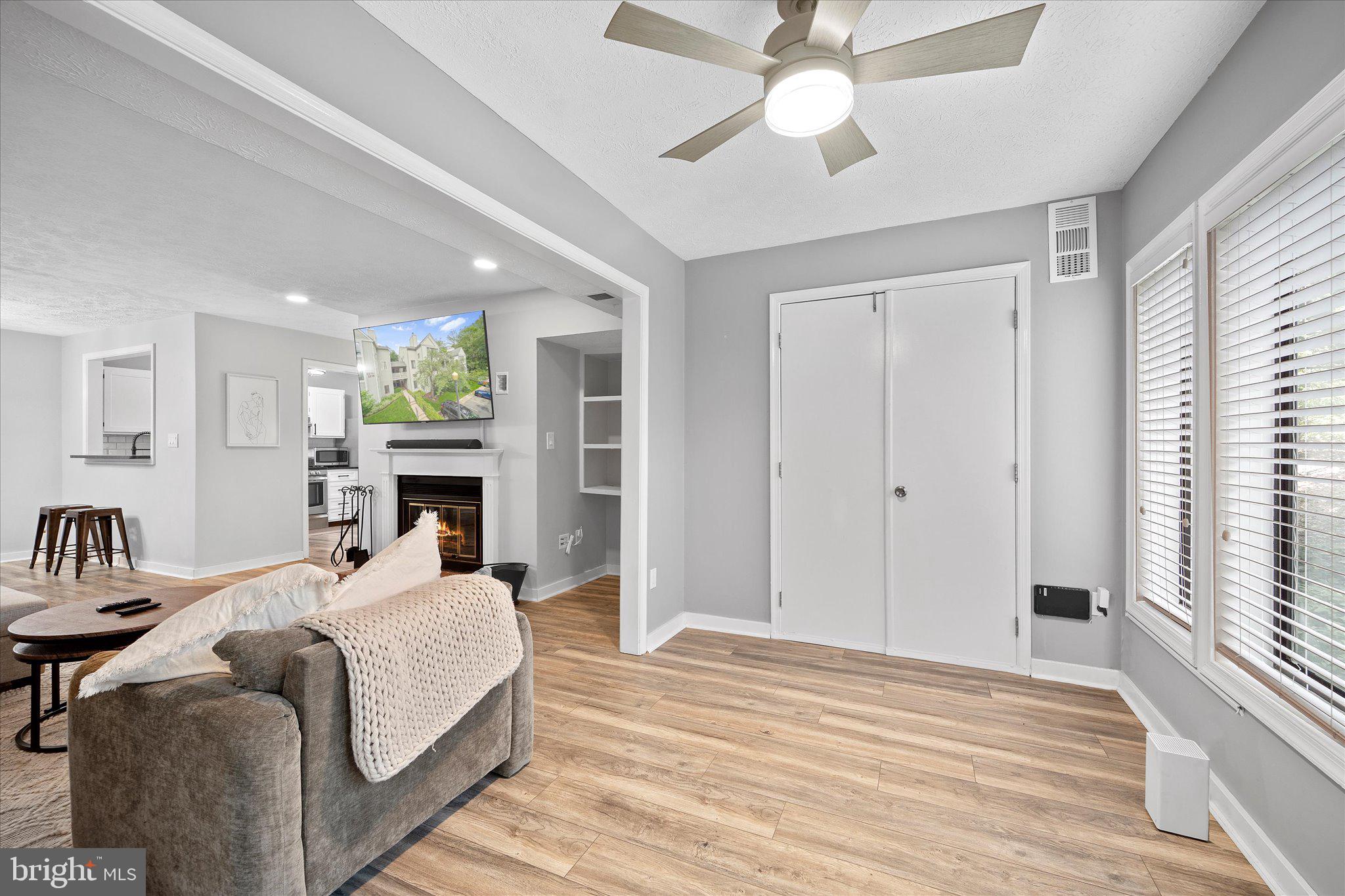 HUNTERS CROSSING - Residential