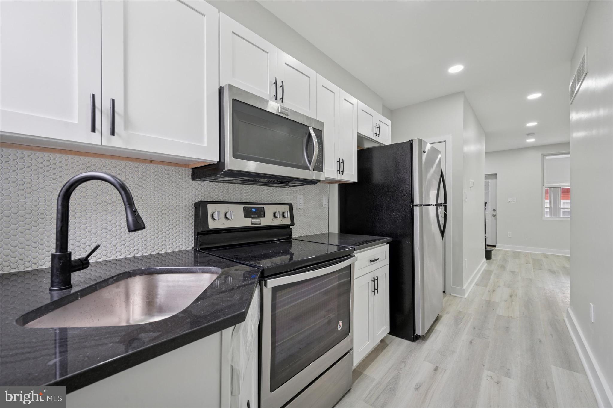 ELMWOOD PARK - Residential Lease