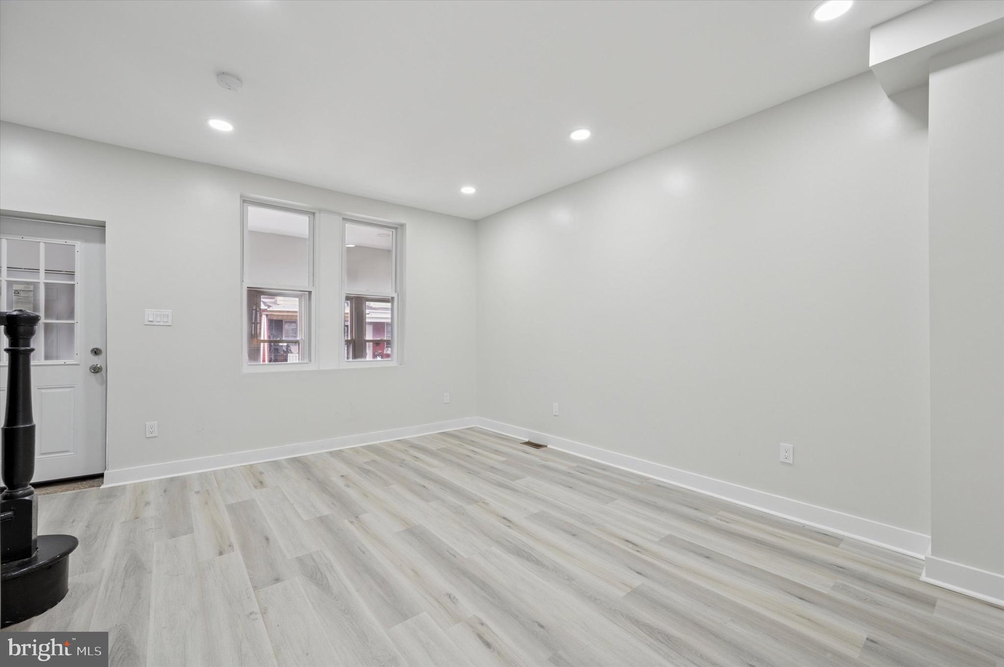 ELMWOOD PARK - Residential Lease