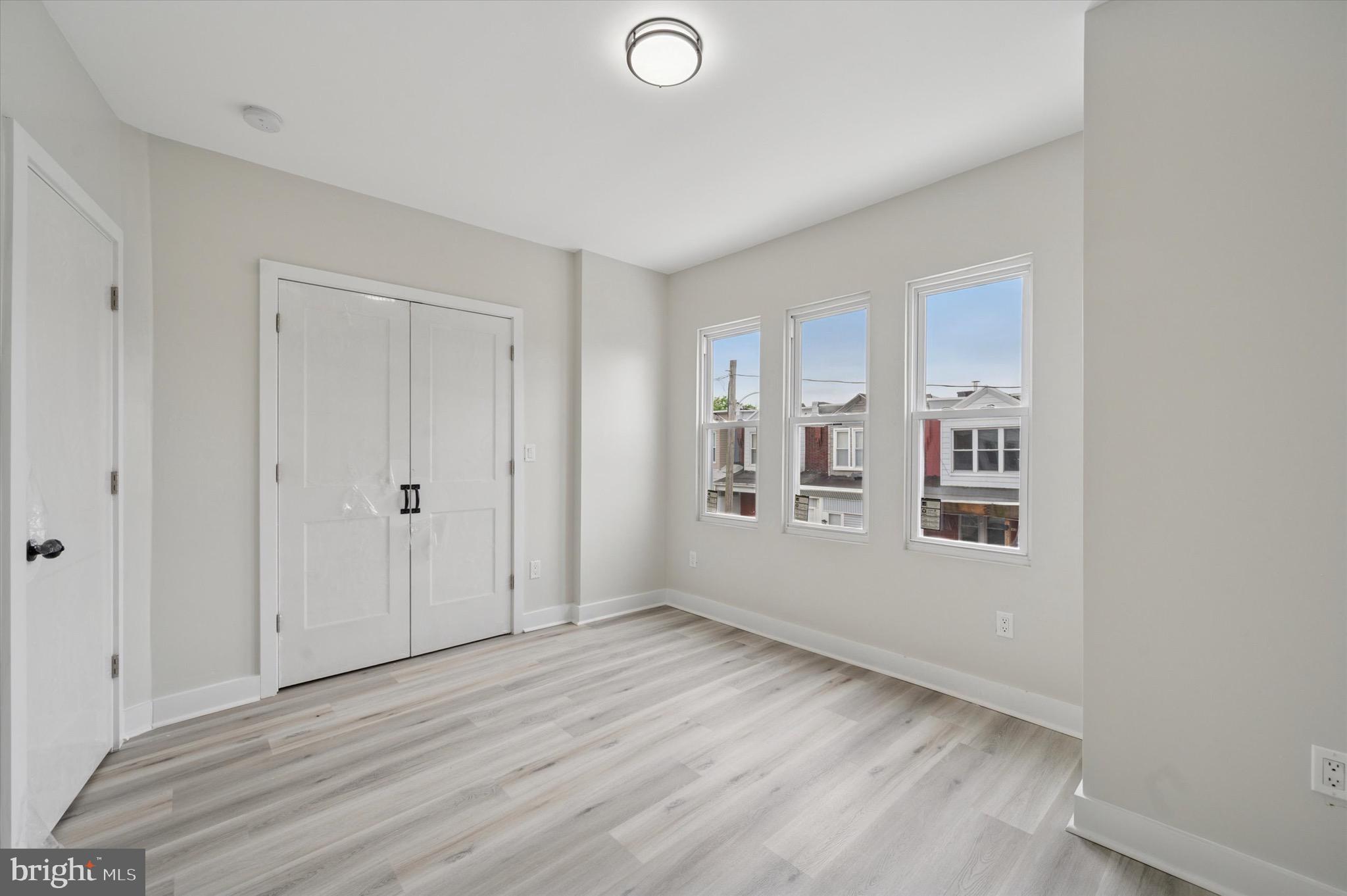 ELMWOOD PARK - Residential Lease