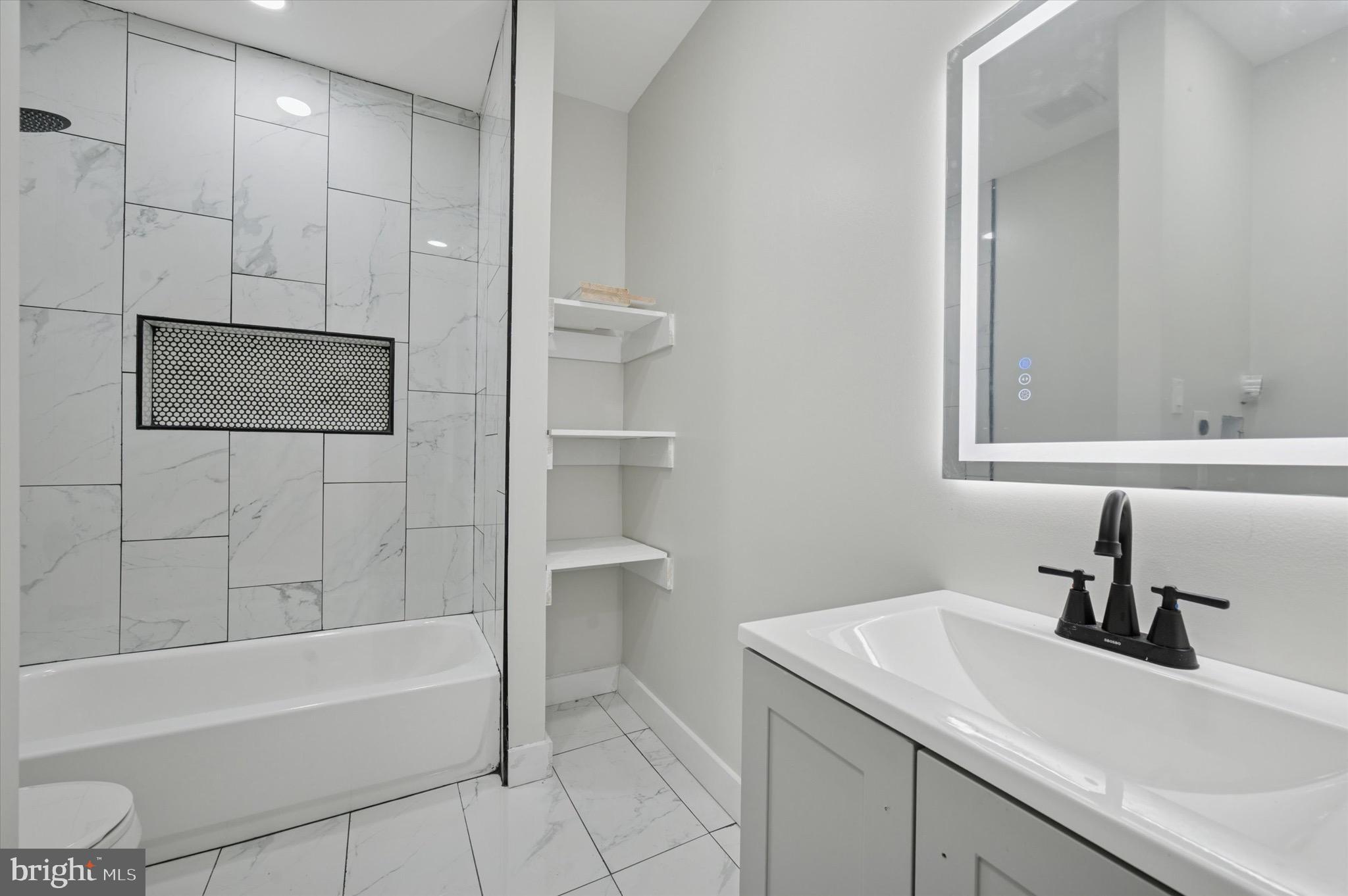 ELMWOOD PARK - Residential Lease