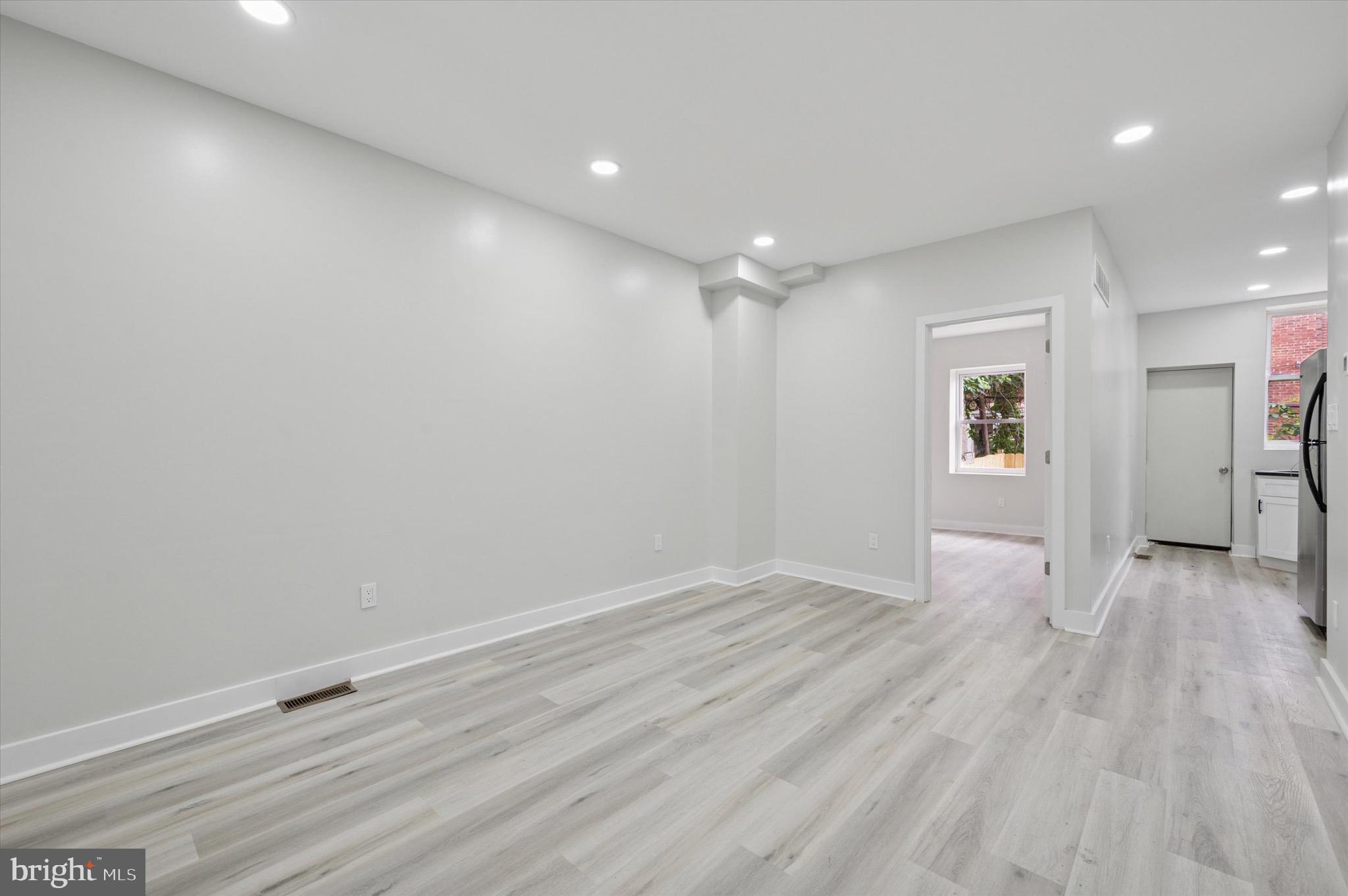 ELMWOOD PARK - Residential Lease