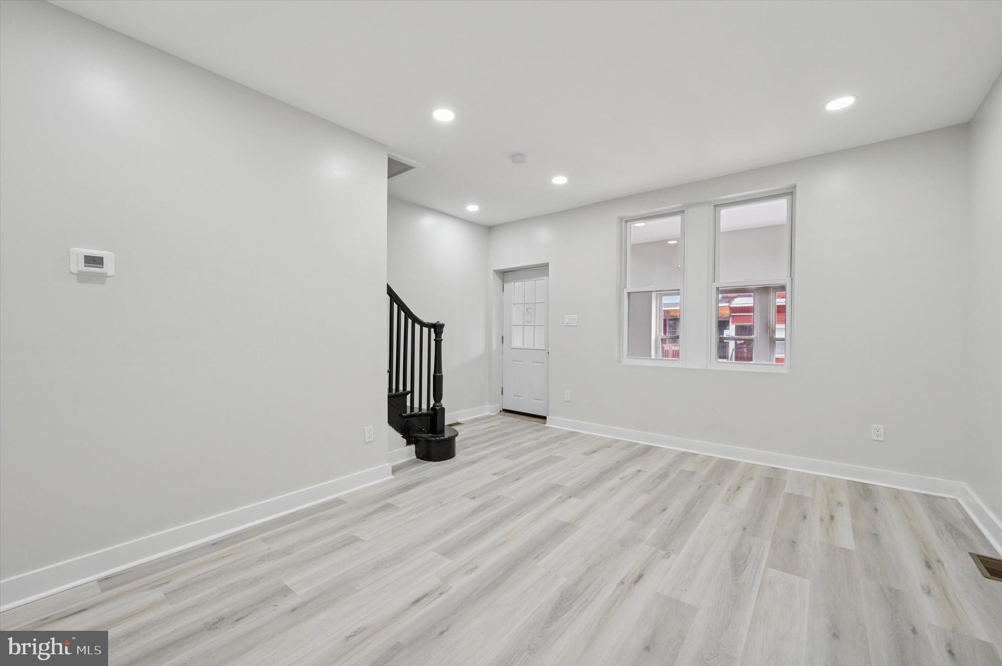 ELMWOOD PARK - Residential Lease