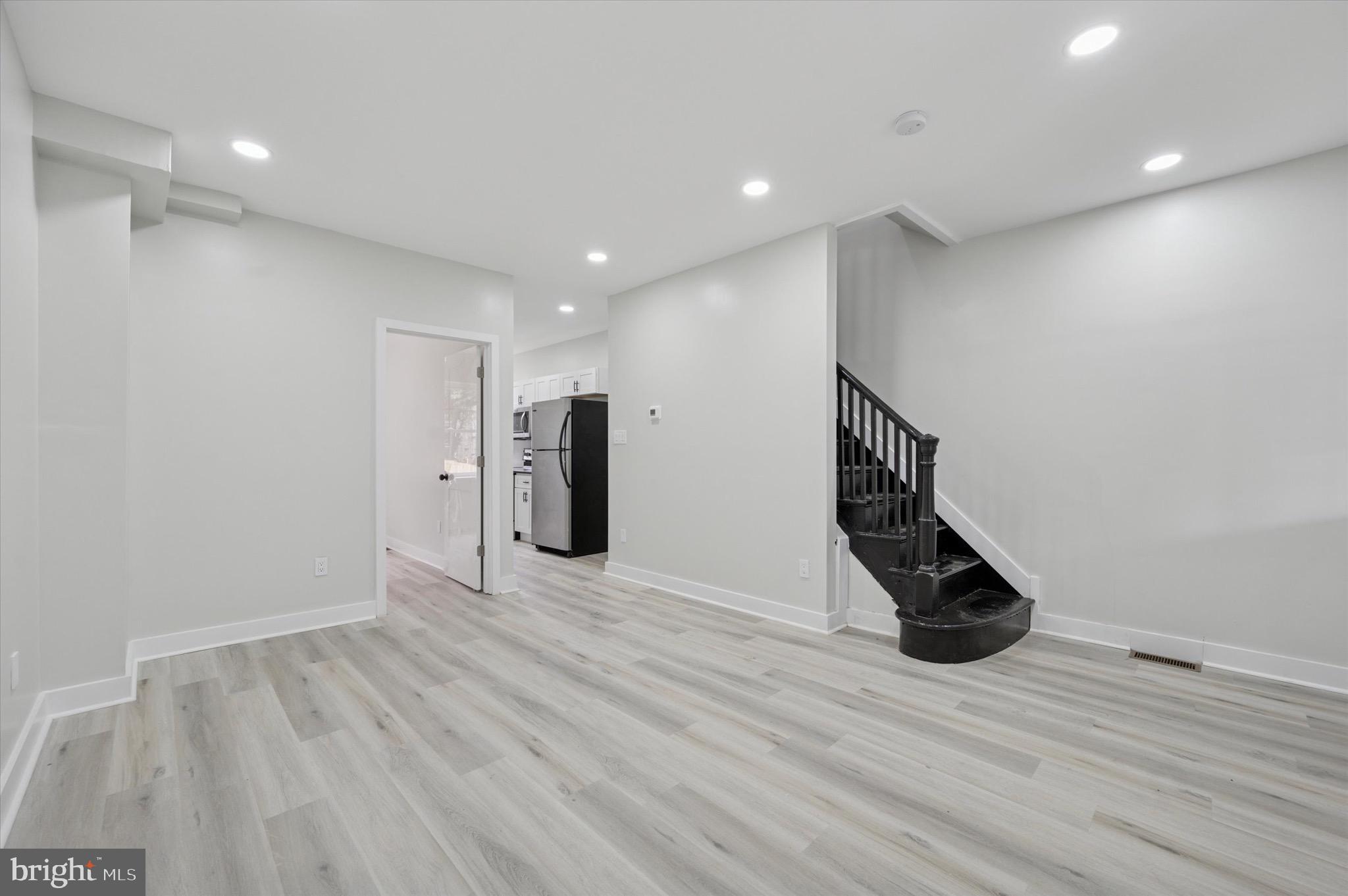 ELMWOOD PARK - Residential Lease