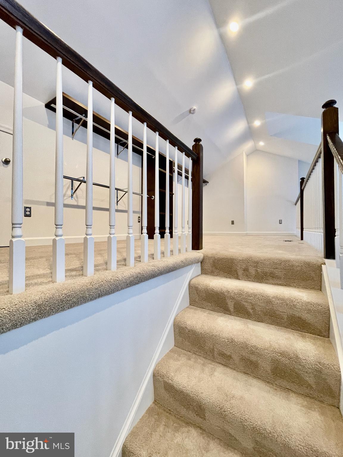 SKYLINE VILLAGE - Residential