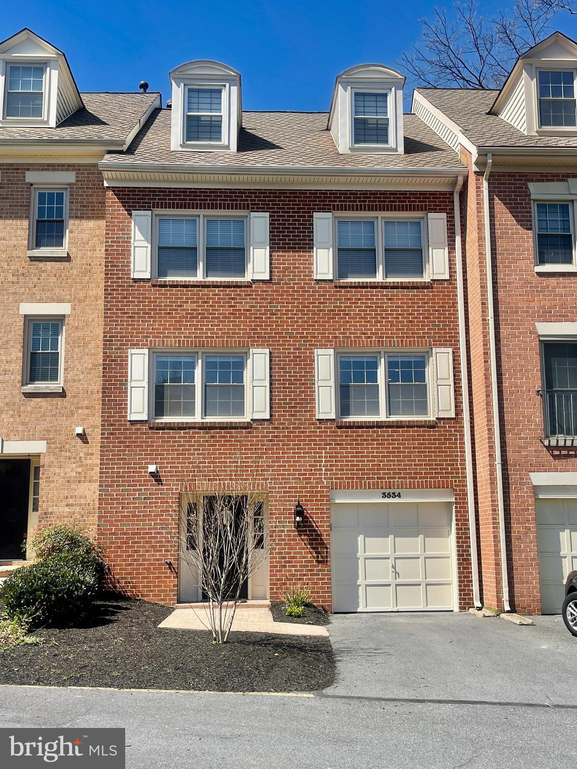 SKYLINE VILLAGE - Residential