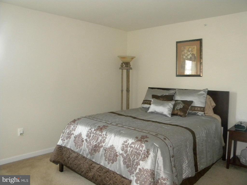 EAGLES POINTE - Residential