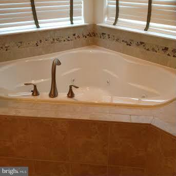 EAGLES POINTE - Residential