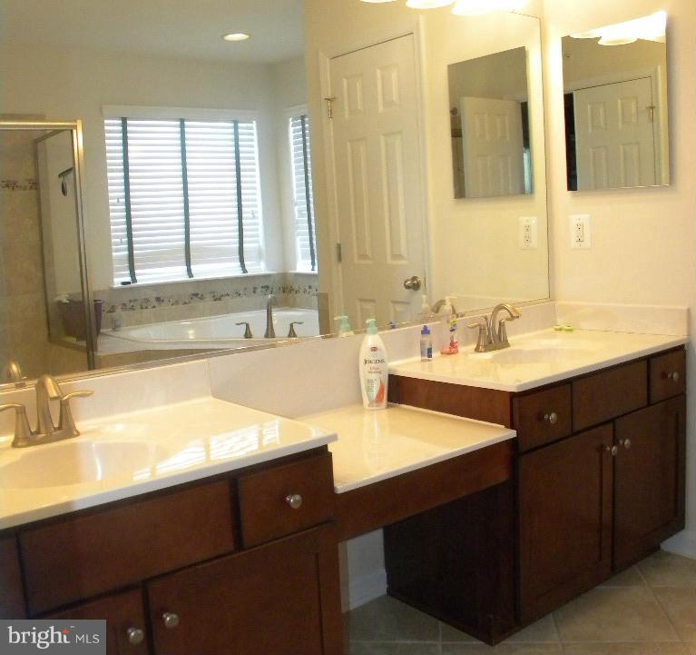 EAGLES POINTE - Residential