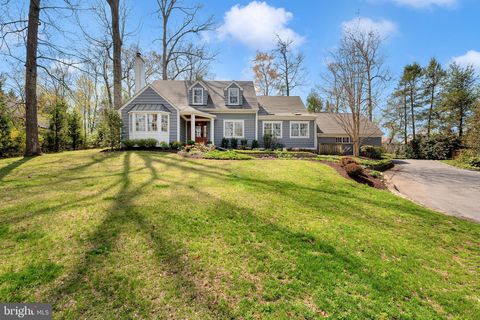 Photo of 9218 Aldershot Drive, BETHESDA, MD 20817 (MLS # MDMC2224810)