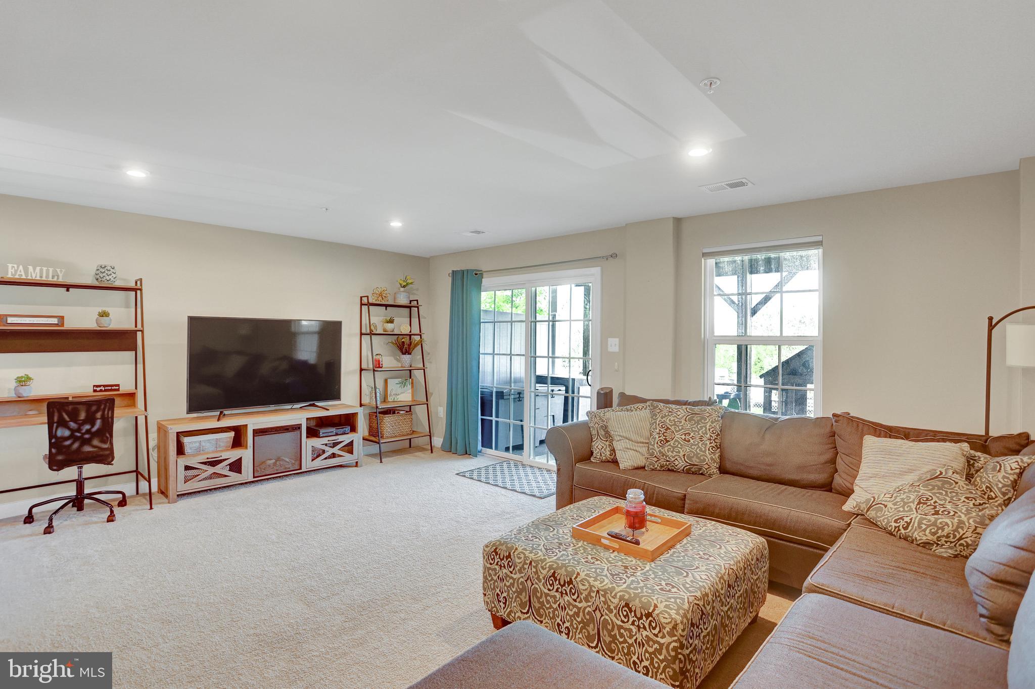 HOLLY RIDGE - Residential