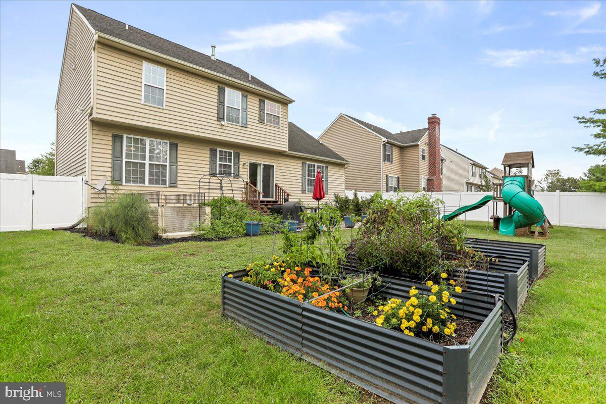 THE VILLAGE OF WASHINGTON TRAIL WEST - Residential