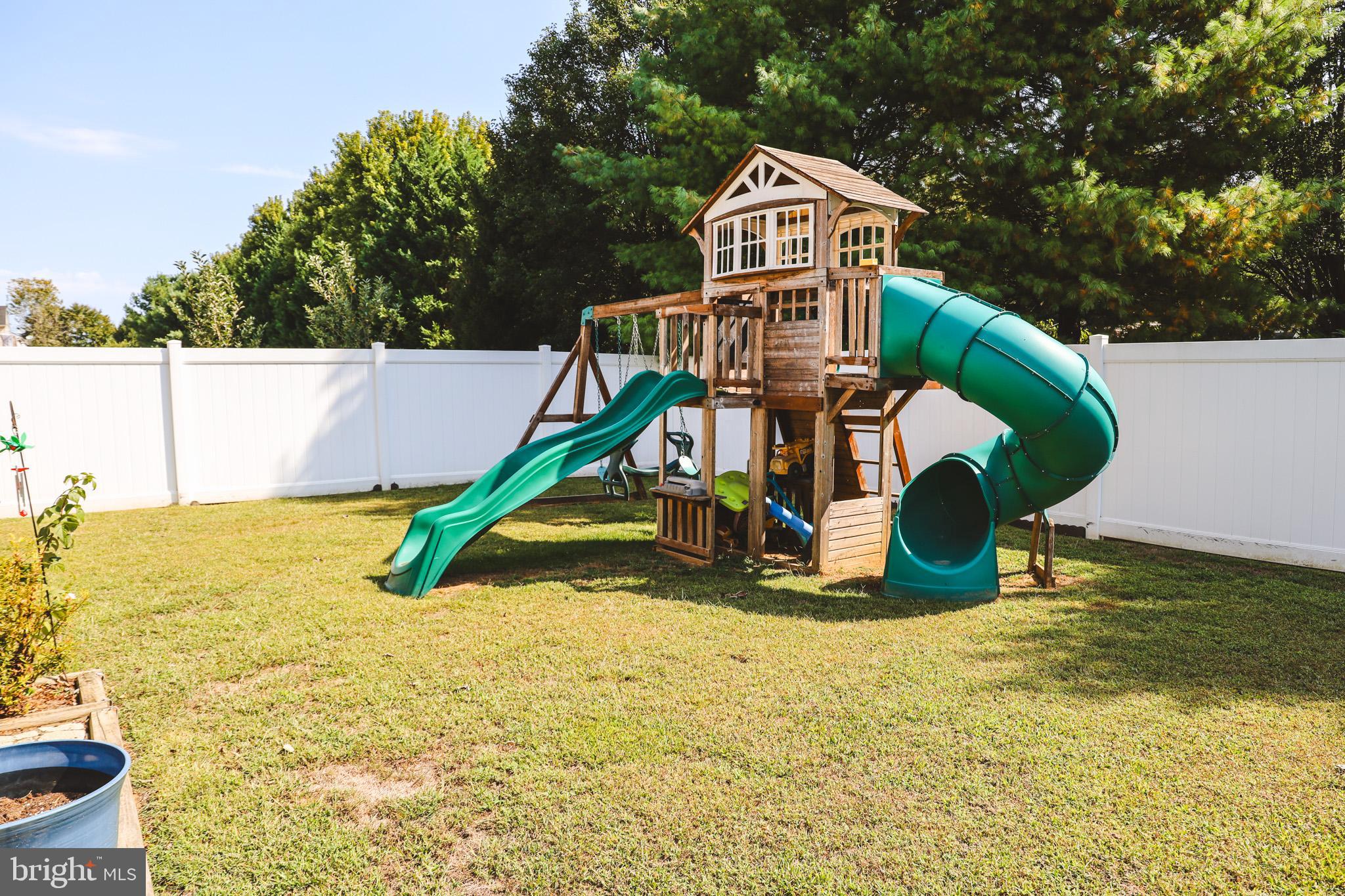 THE VILLAGE OF WASHINGTON TRAIL WEST - Residential