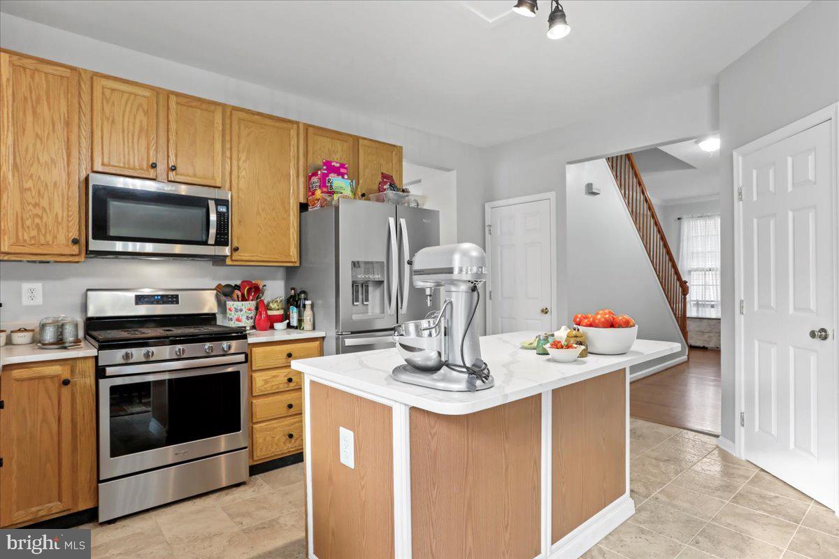 THE VILLAGE OF WASHINGTON TRAIL WEST - Residential