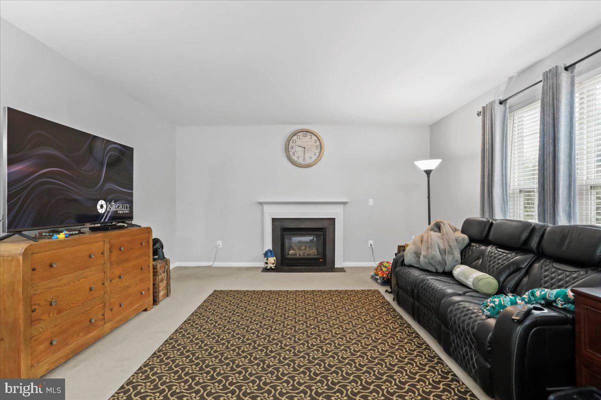 THE VILLAGE OF WASHINGTON TRAIL WEST - Residential