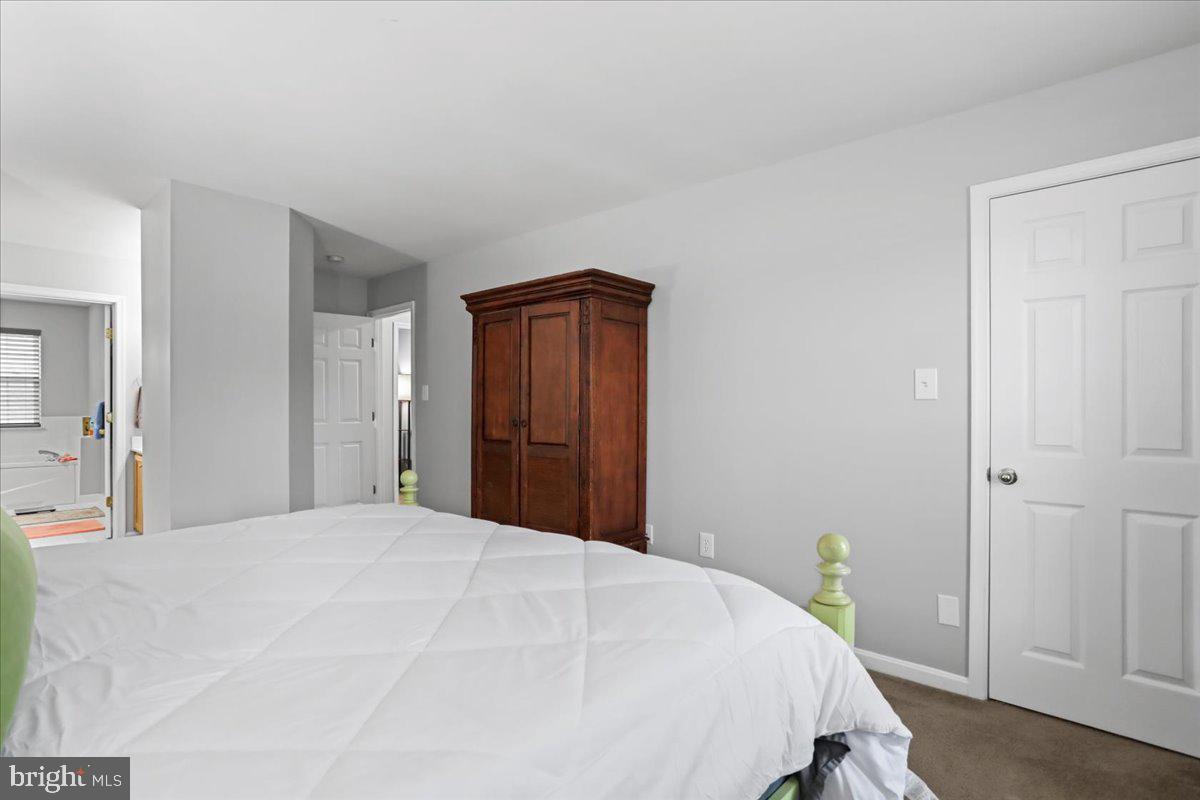 THE VILLAGE OF WASHINGTON TRAIL WEST - Residential