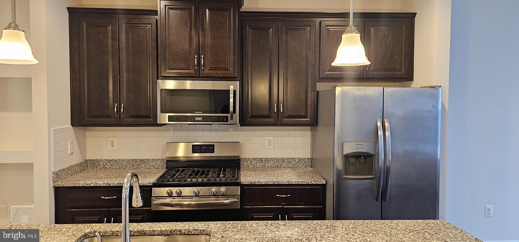 FRANKLIN POINT AT DEERBORNE - Residential Lease