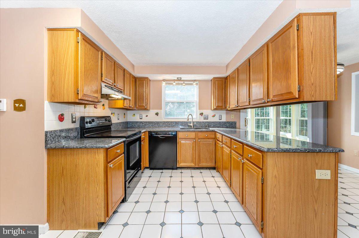 FOUNTAIN ROCK MANOR - Residential