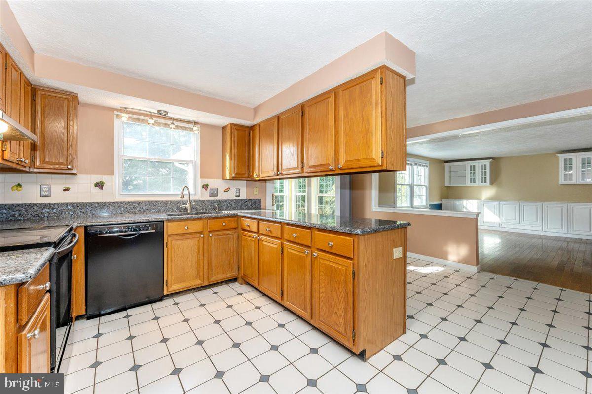 FOUNTAIN ROCK MANOR - Residential