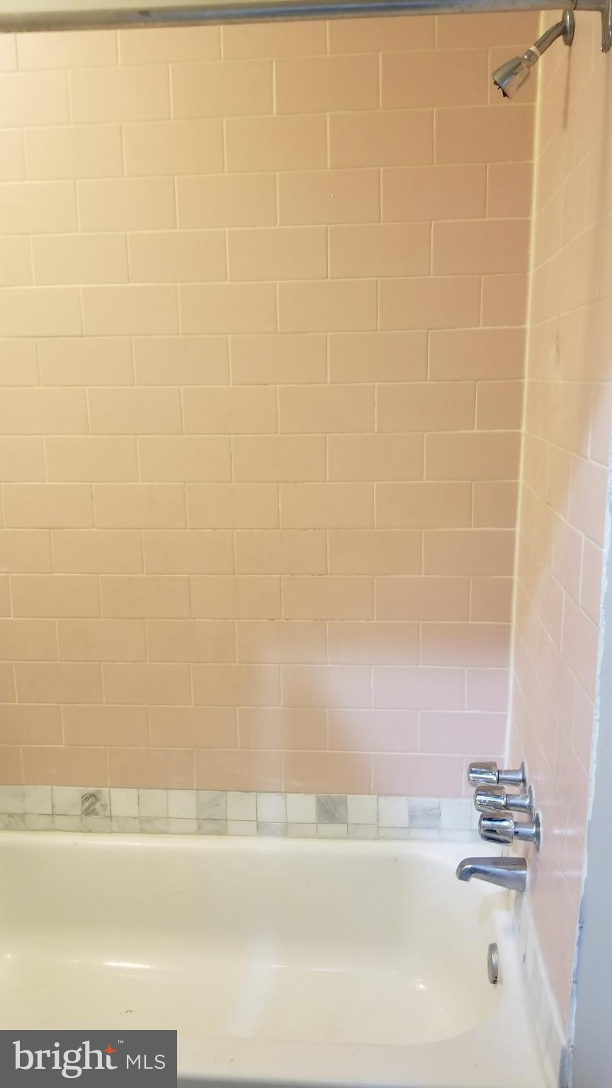 ELMWOOD PARK - Residential Lease