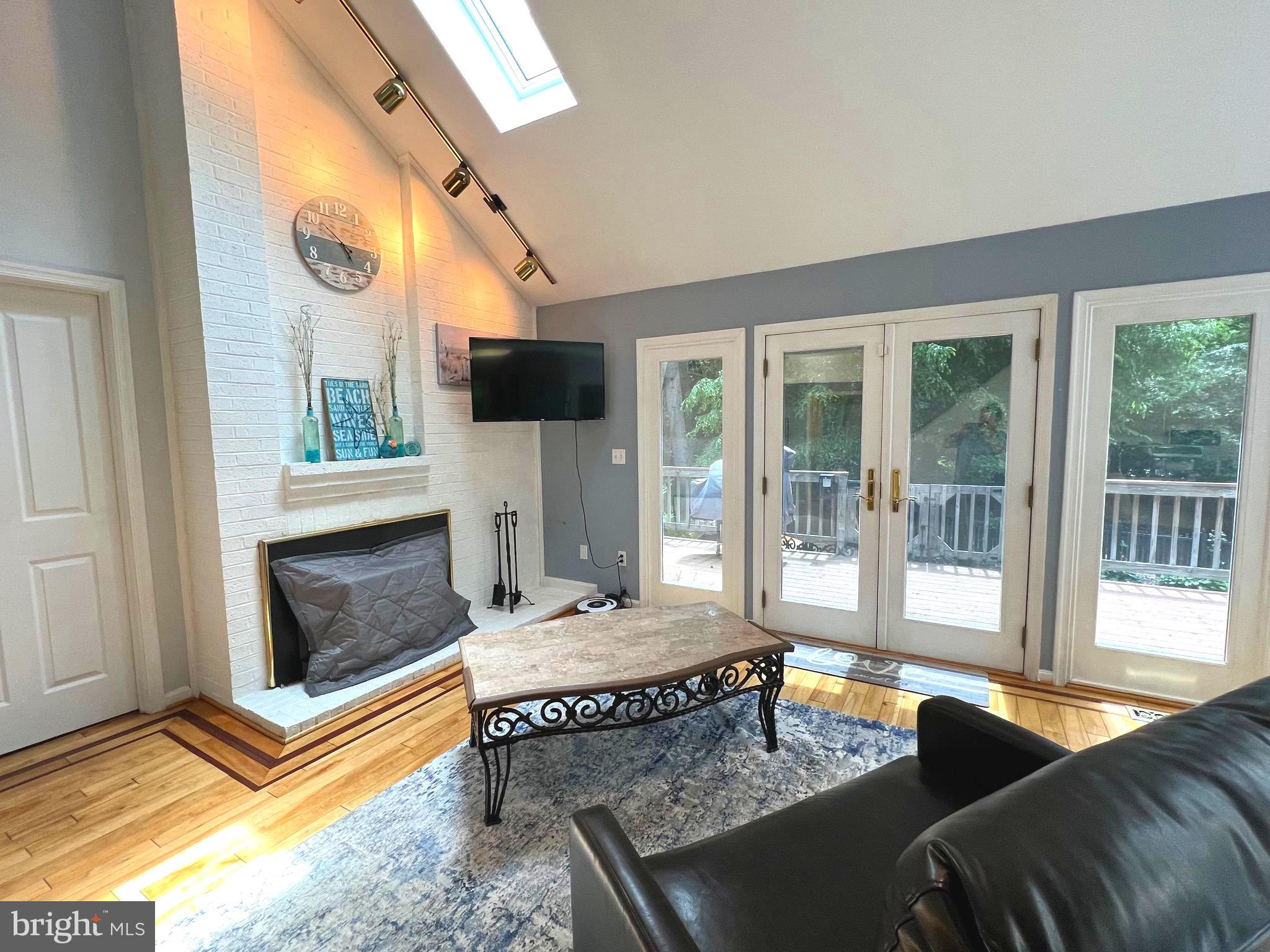 TALL OAKS - Residential Lease