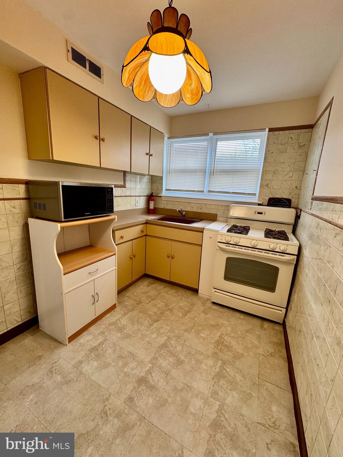 MELROSE PARK GARDENS - Residential Lease