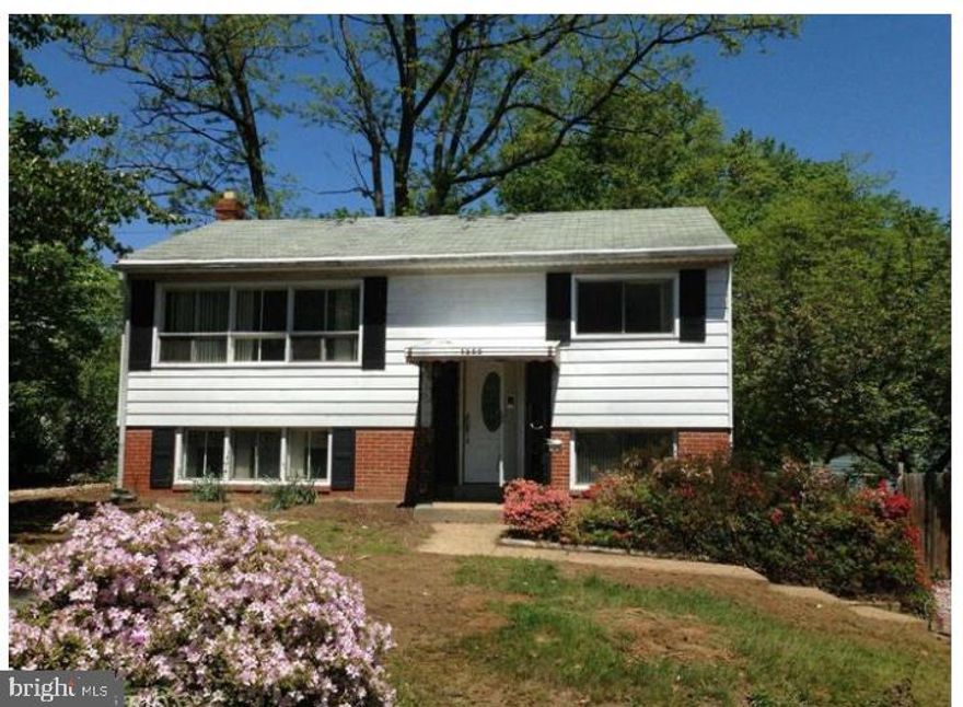 An awesome INVESTMENT OPPORTUNITY in the heart of Woodbridge. Home is being sold AS IS. Bring your contractor and hard hat. Fix it up exactly how you want to enjoy it, or make it an investment property. Great rental potential or flip.  Move fast! The welcoming neighborhood is centrally located. *Minutes from bus stops and less than 2 miles to the VRE! A commuters dream. Close to shopping, Restaurants, Gym & More. All showings by appointment only.