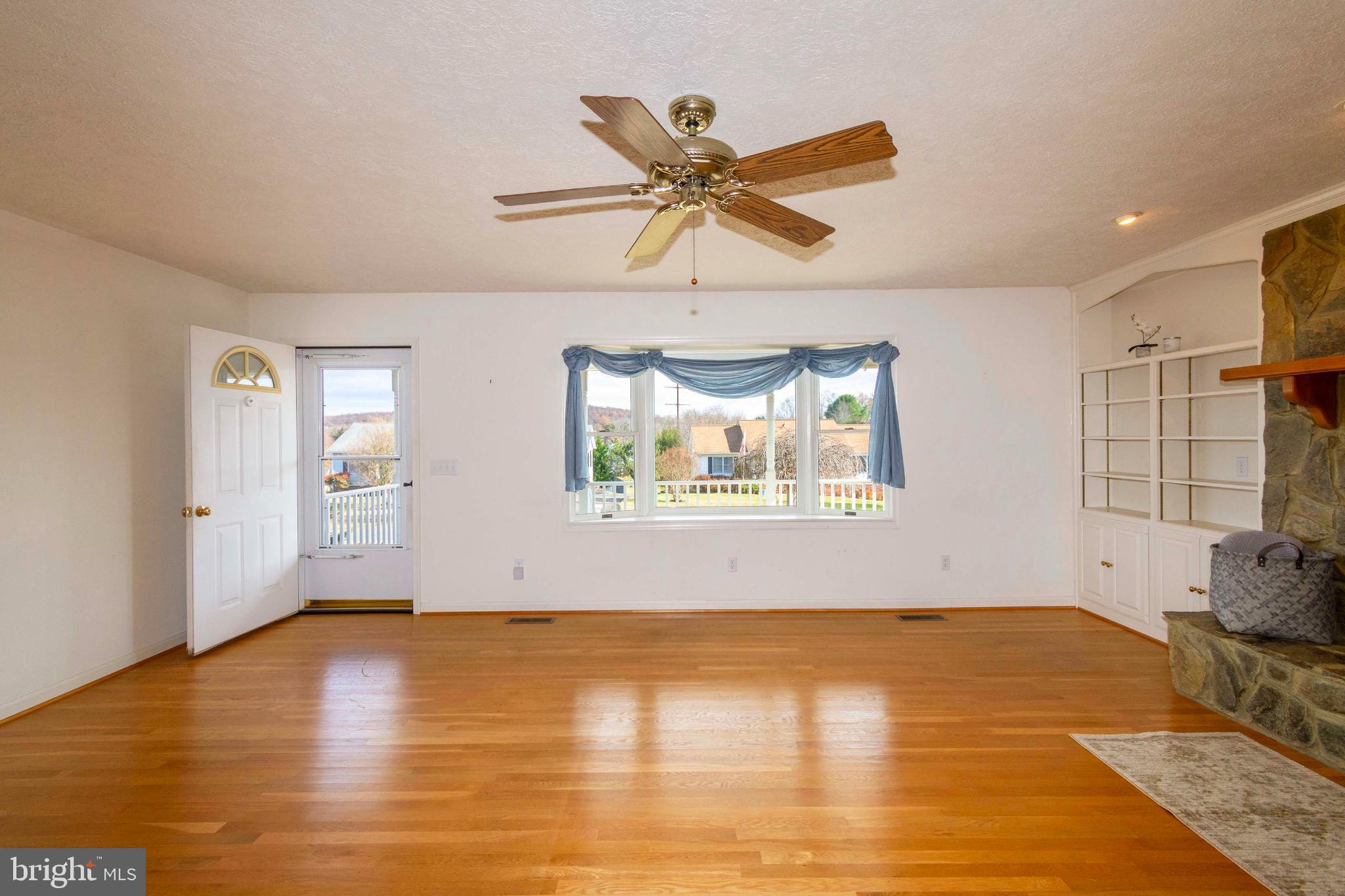 DAISY HILLS - Residential