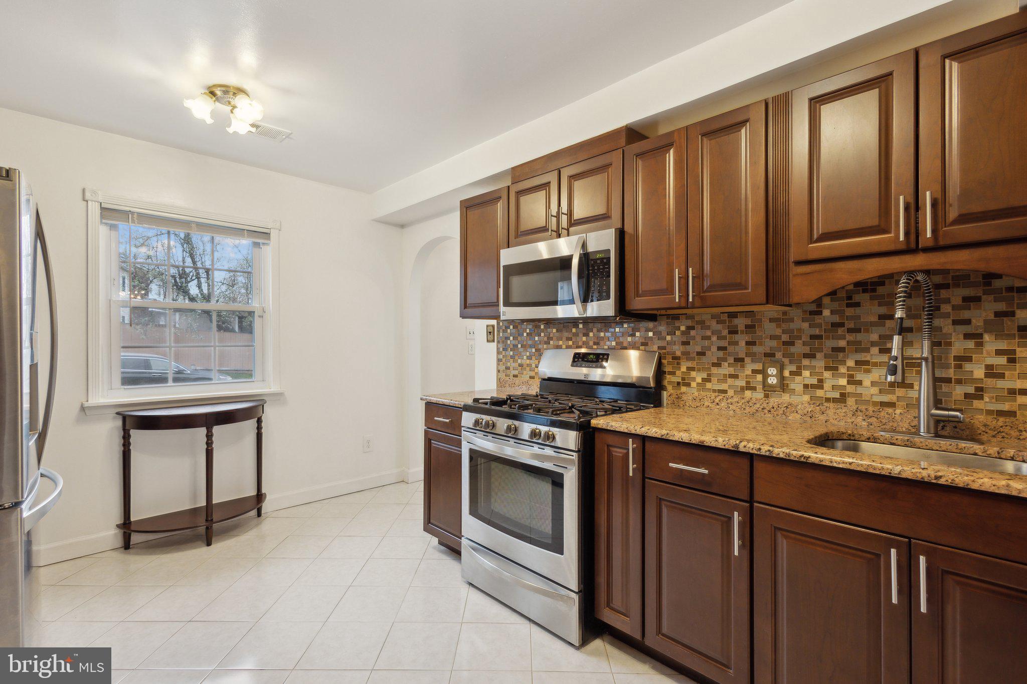 LAKE BRADDOCK - Residential