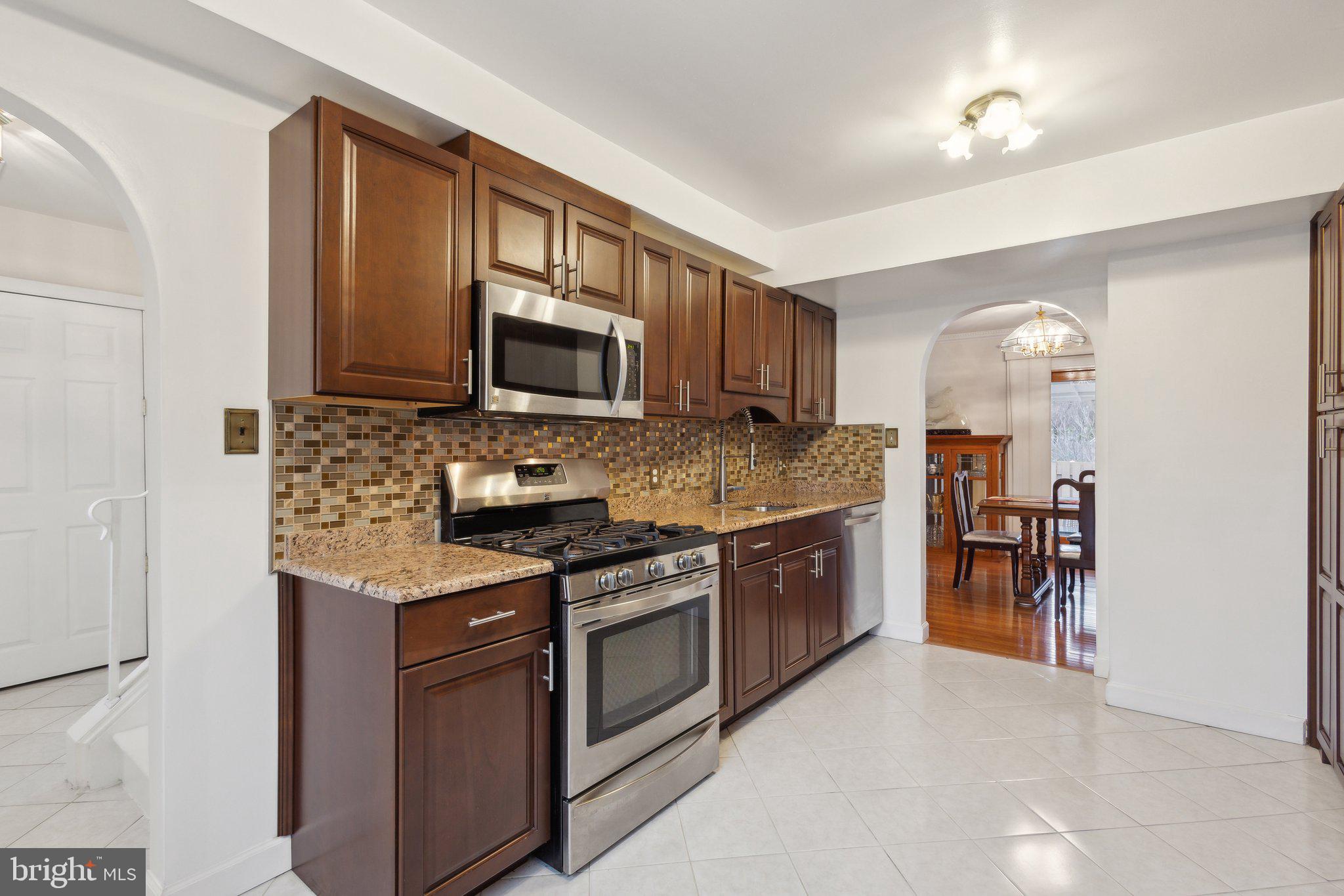 LAKE BRADDOCK - Residential