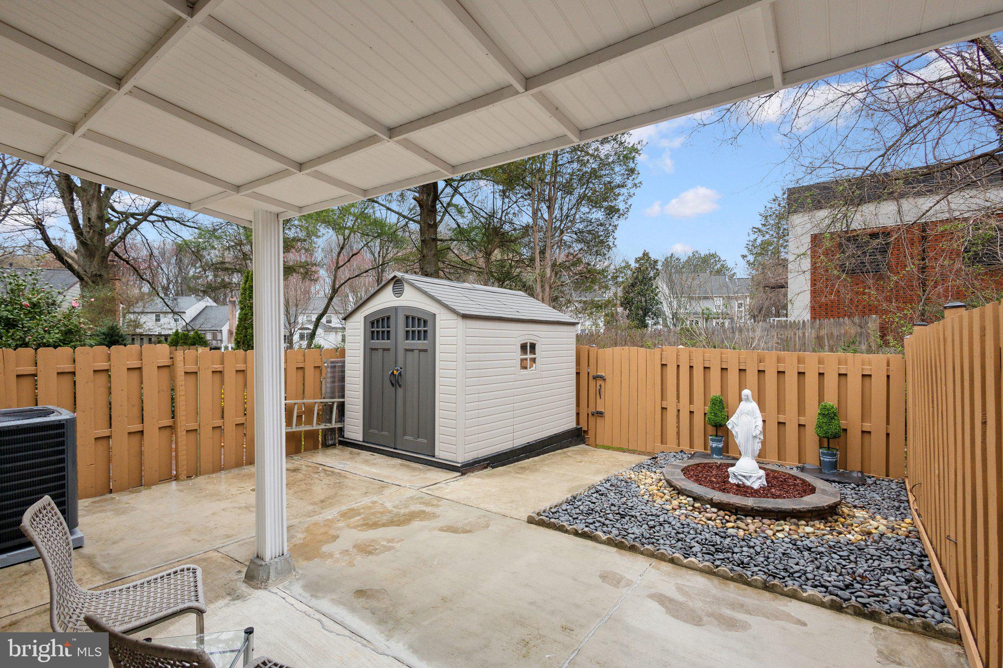 LAKE BRADDOCK - Residential