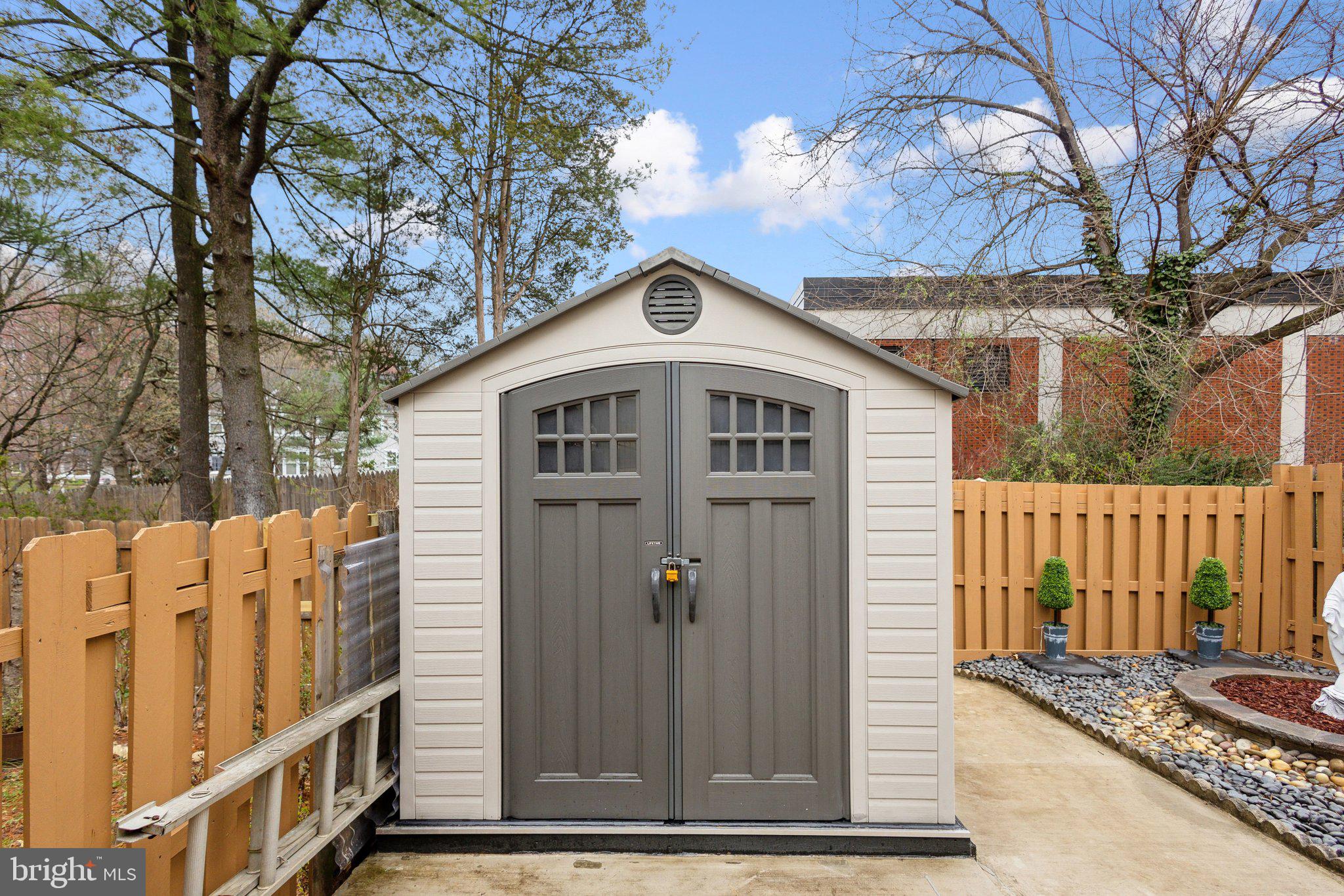 LAKE BRADDOCK - Residential