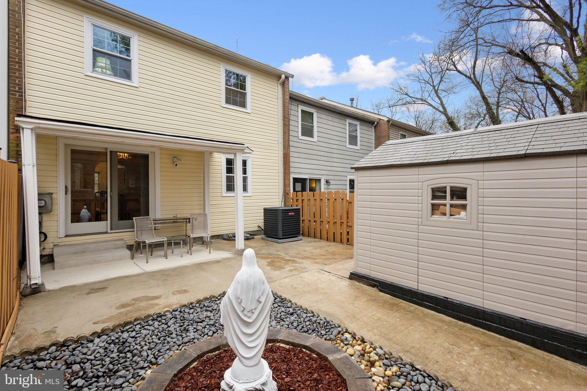 LAKE BRADDOCK - Residential