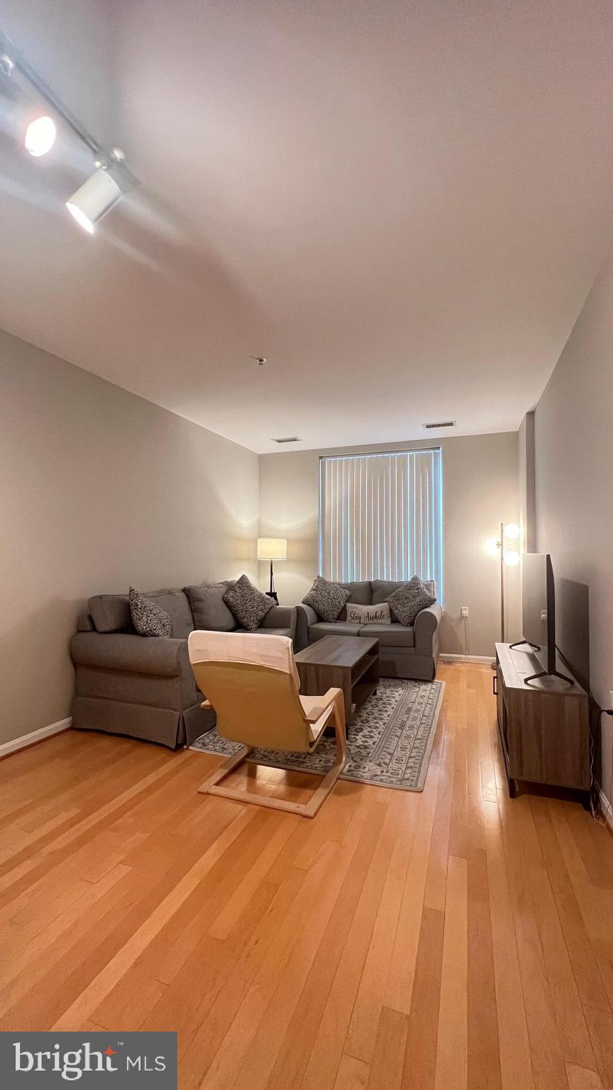 WILTON HOUSE - Residential Lease