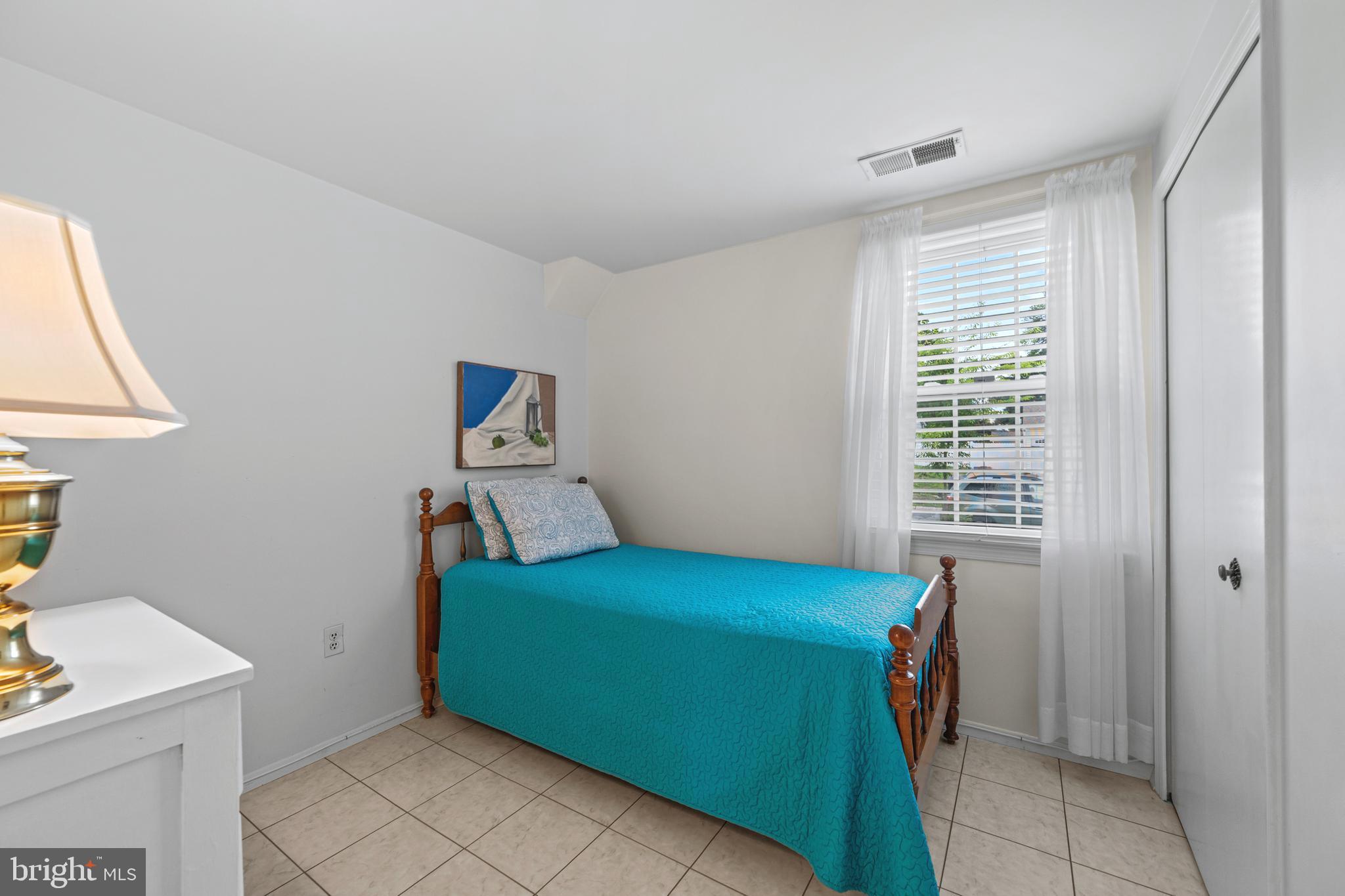 CAVERLY HILLS - Residential