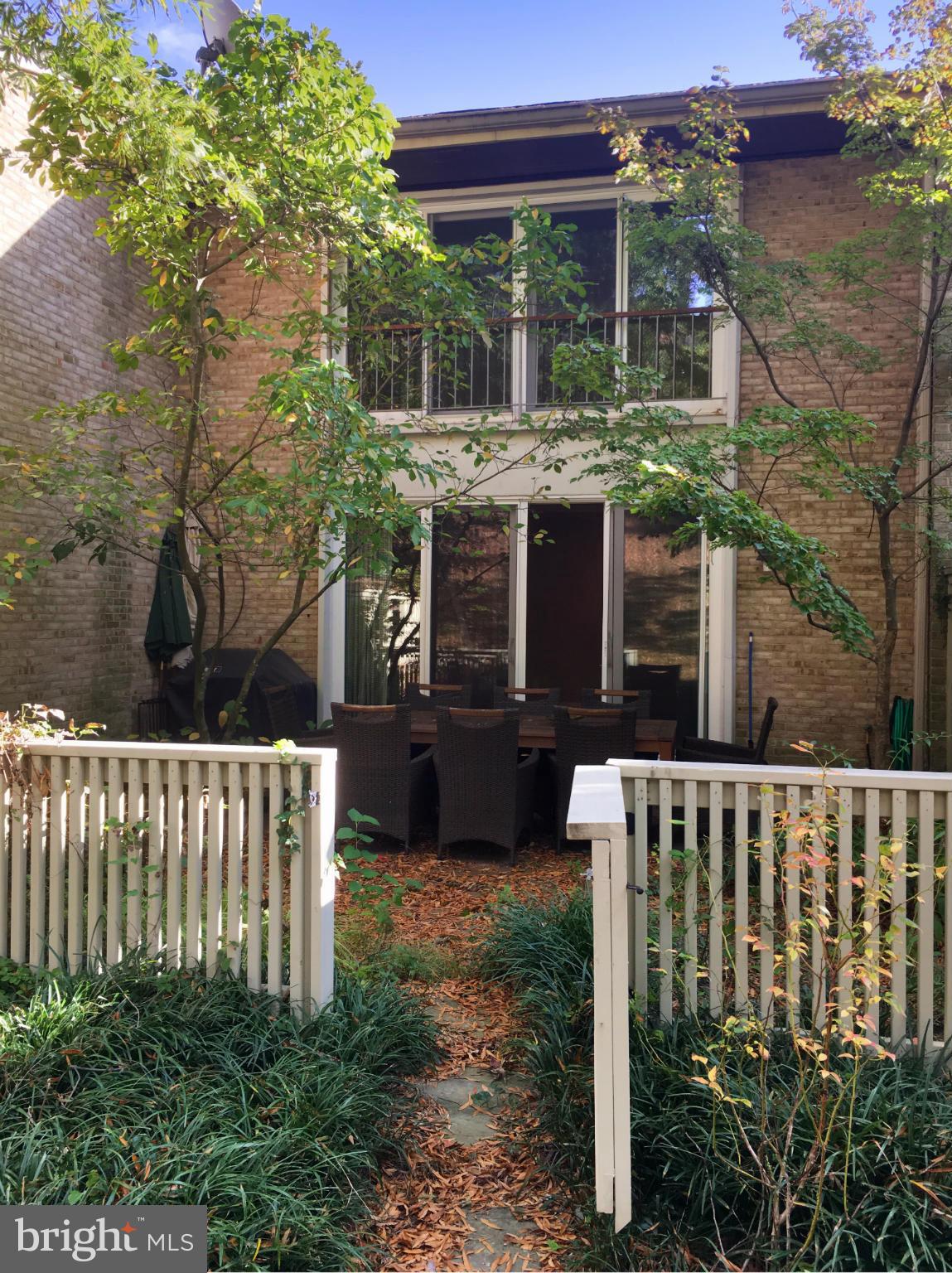 CROSS KEYS - Residential Lease