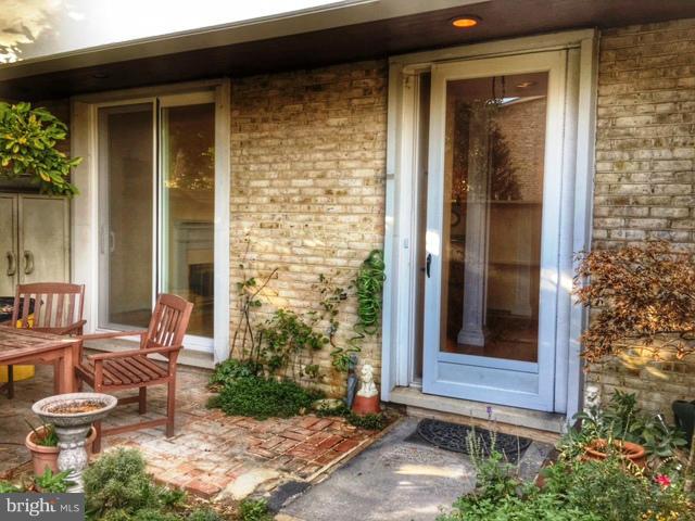 Freshly Remodeled 22Foot Wide THS Condo (Country Kitchen w/Fireplace) -Spacious Open New Kitchen, 3.5Baths, Replacement Windows, Lovely Oak Hardwood Floors - pleasant Front and rear Patio/Courtyards - Assigned Parking - Your Client will love the Convenience of the Garden Green Gated Community of Cross Keys = a "Lifestyle" and the Attention to detail in this Comfortable home!