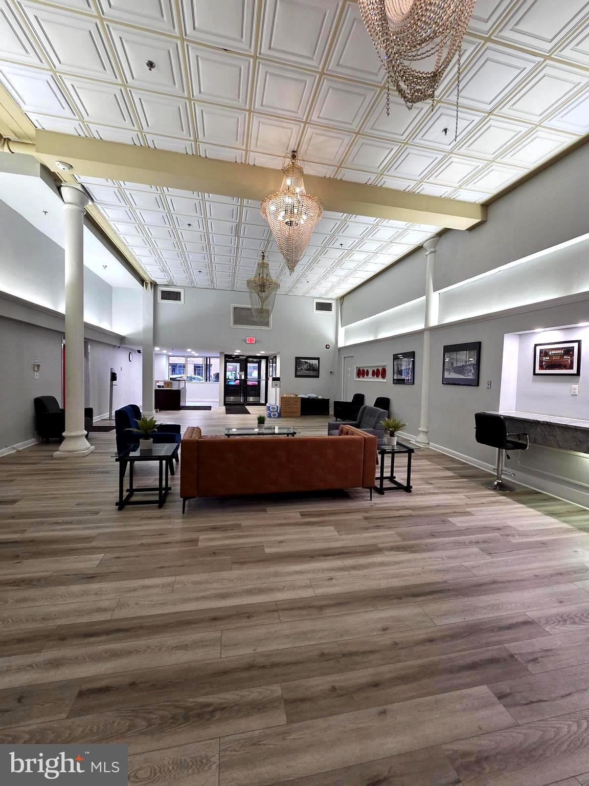 1010 RACE STREET 00 6LM