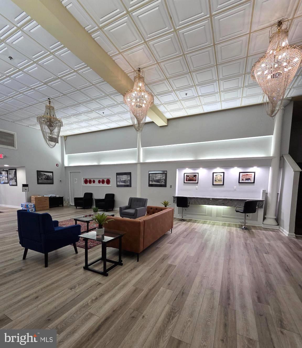 1010 RACE STREET 00 6LM