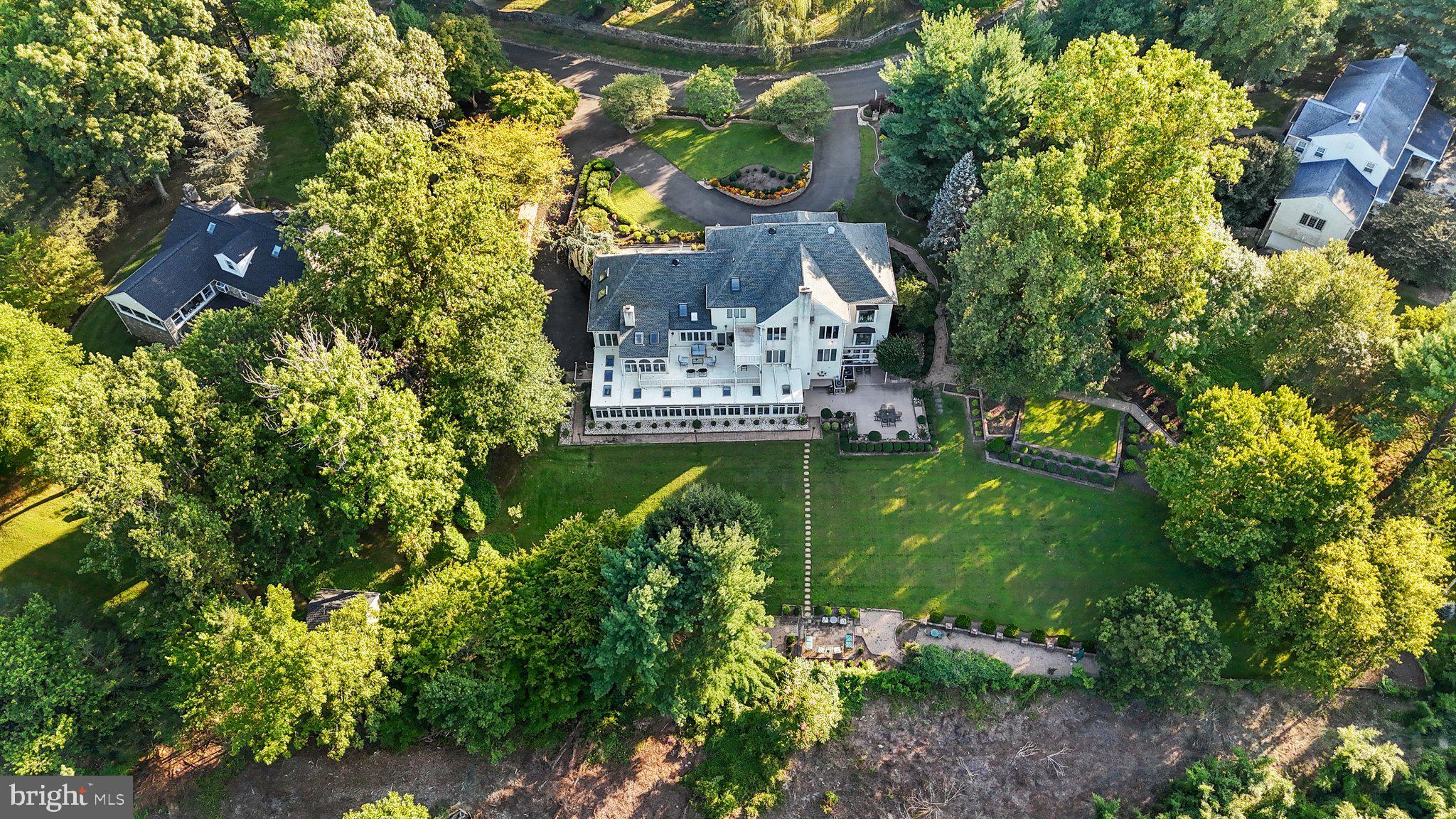 HUNTINGDON VALLEY - Residential