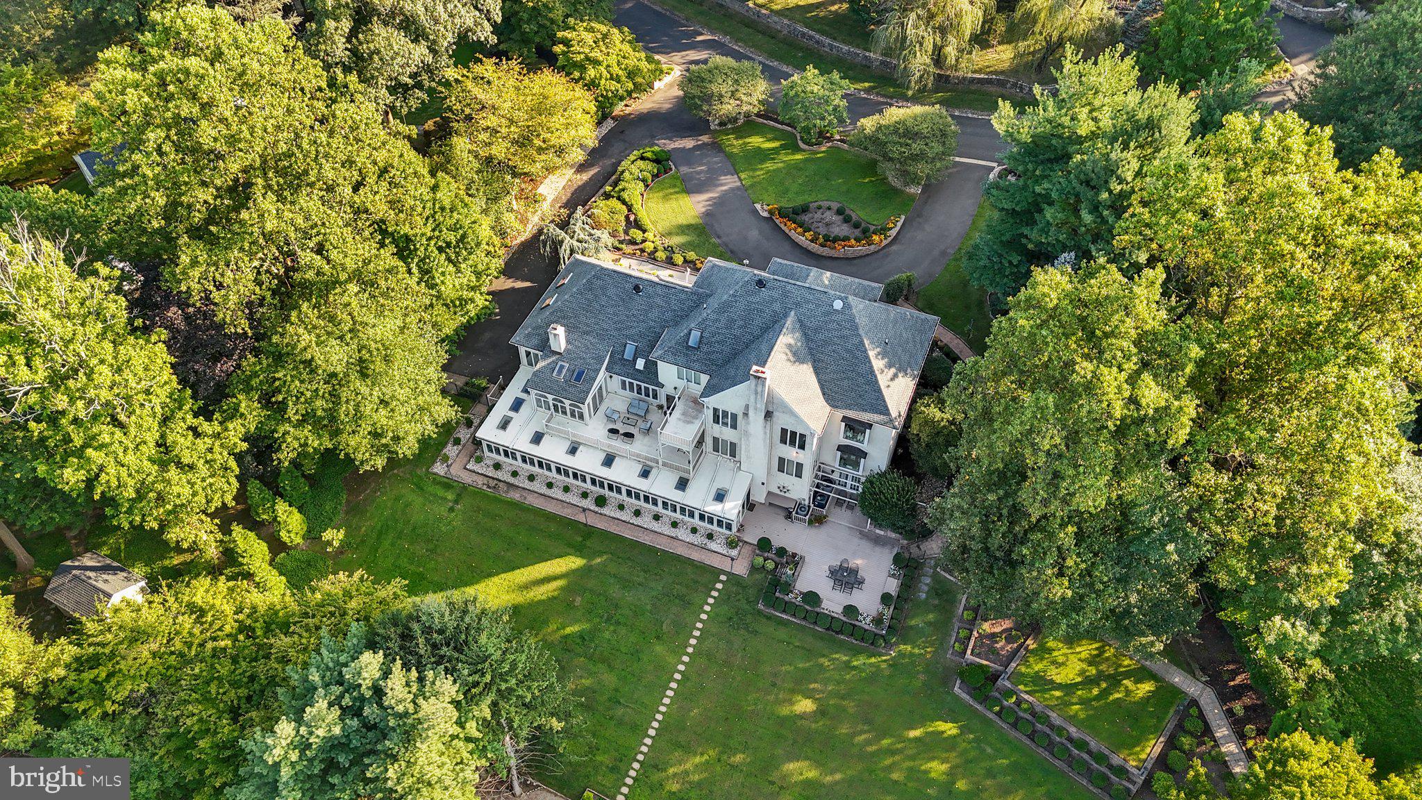 HUNTINGDON VALLEY - Residential