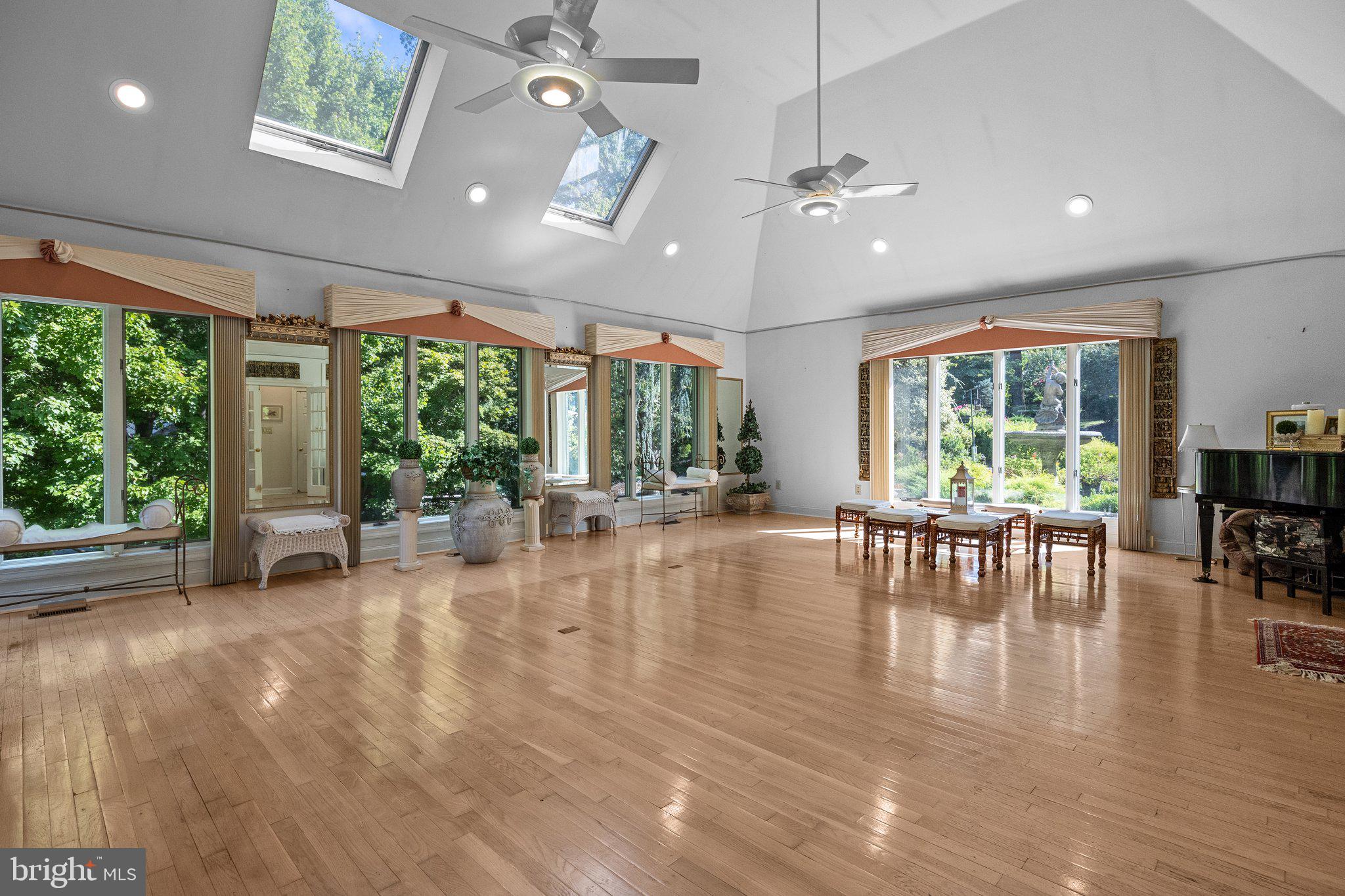 HUNTINGDON VALLEY - Residential