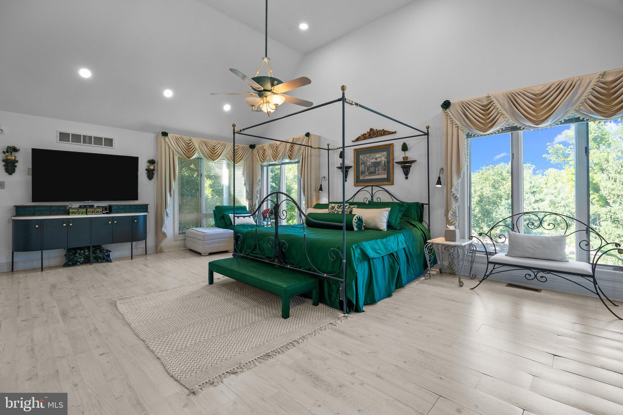 HUNTINGDON VALLEY - Residential