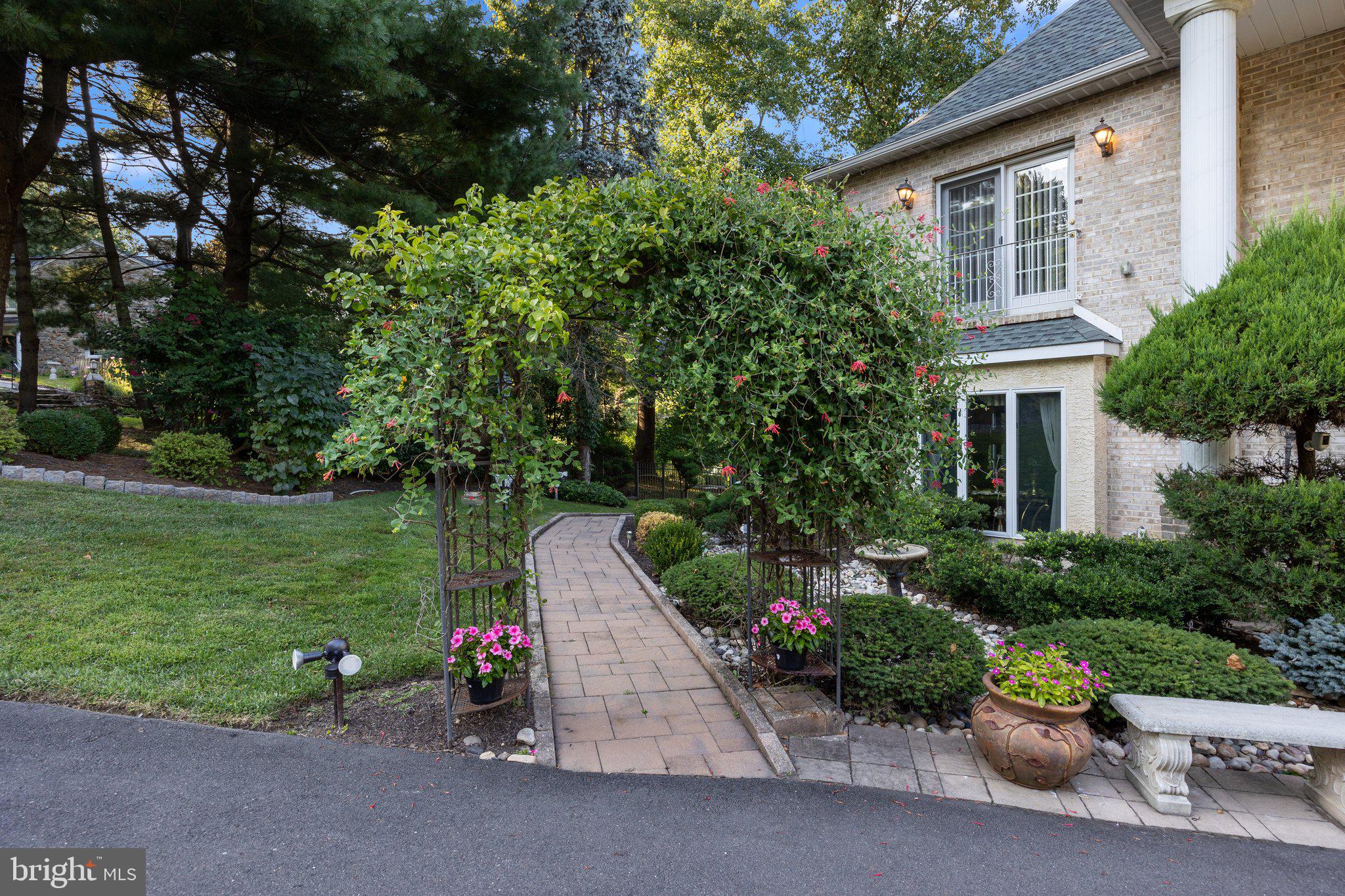 HUNTINGDON VALLEY - Residential