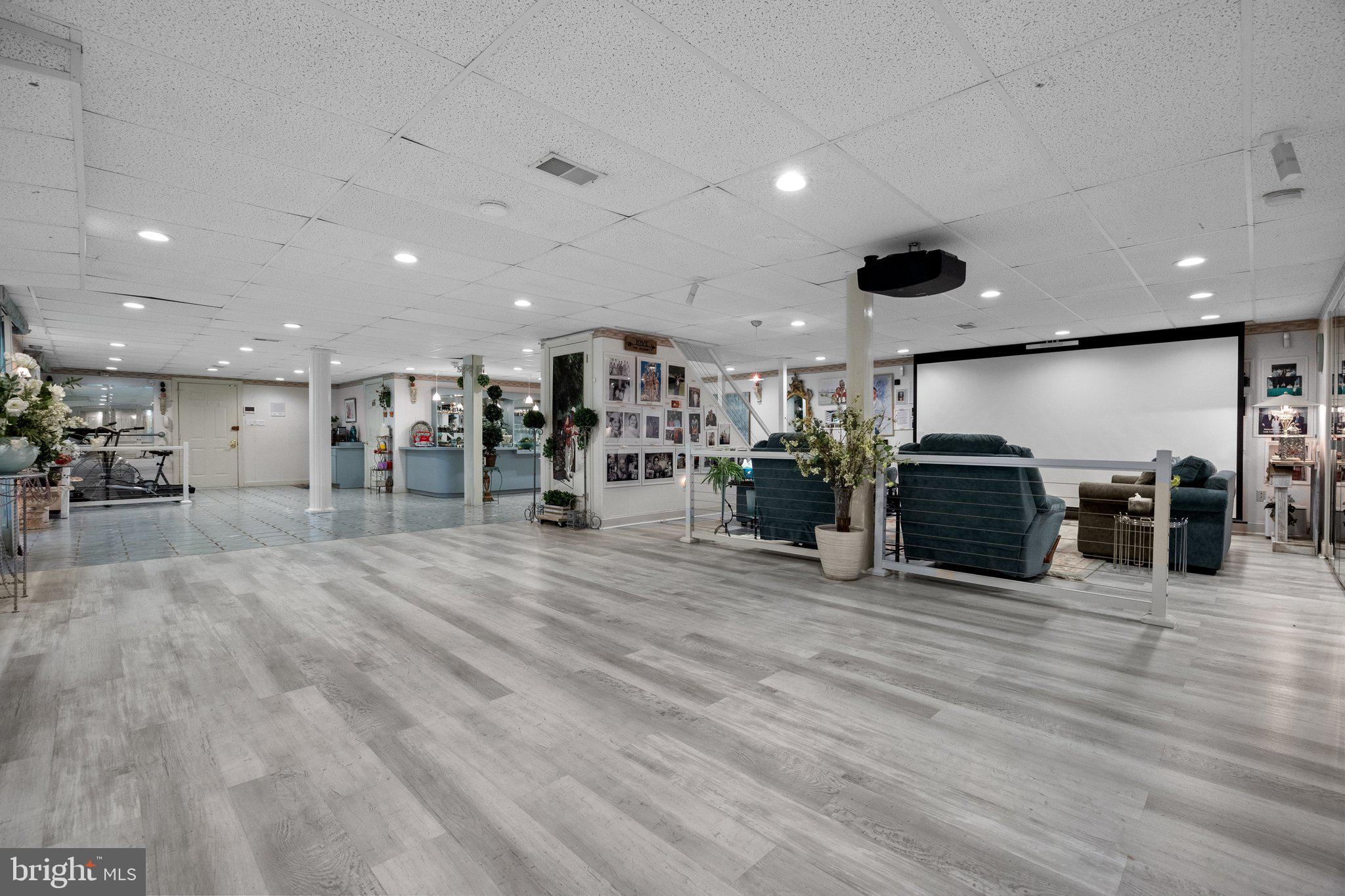 HUNTINGDON VALLEY - Residential