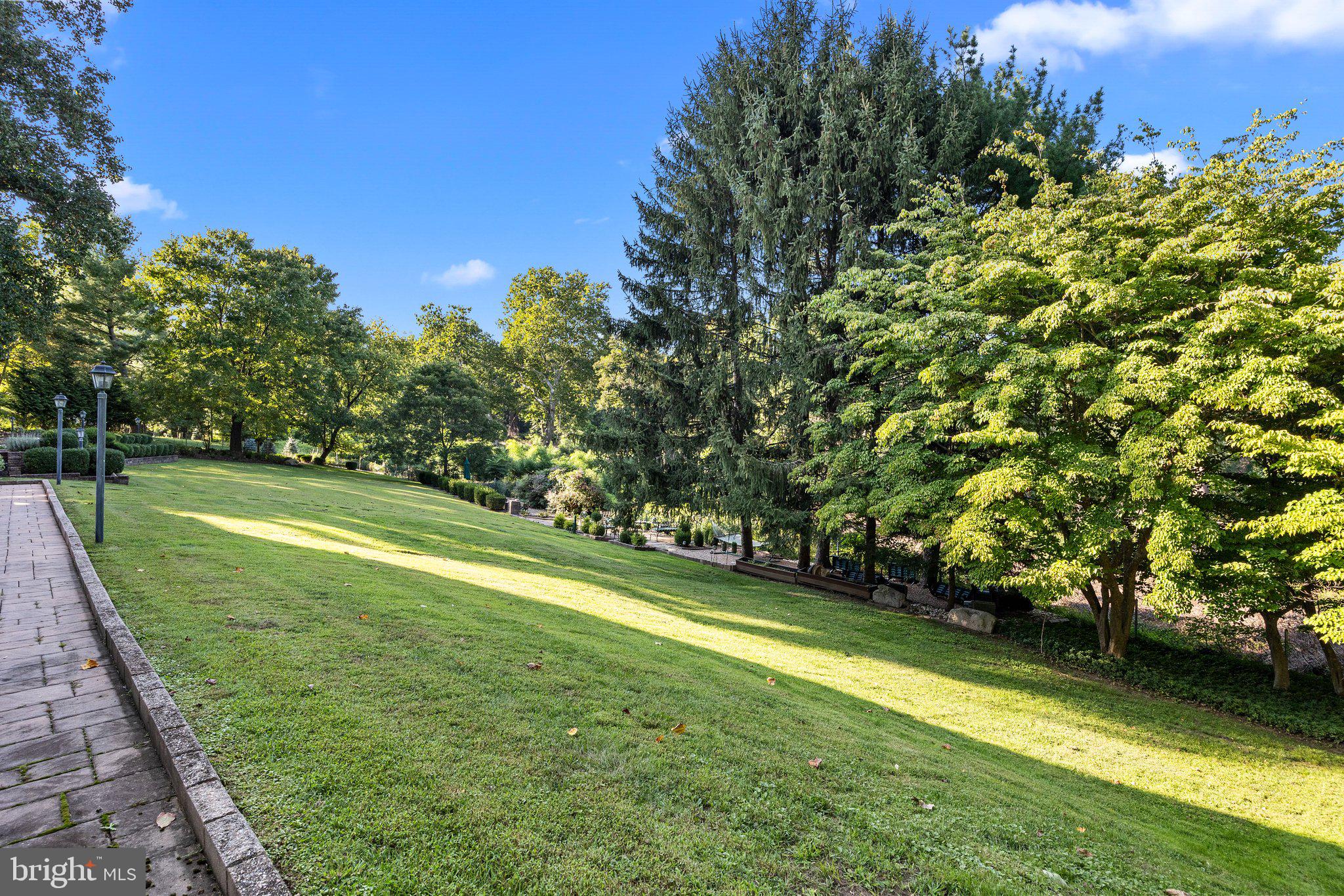 HUNTINGDON VALLEY - Residential