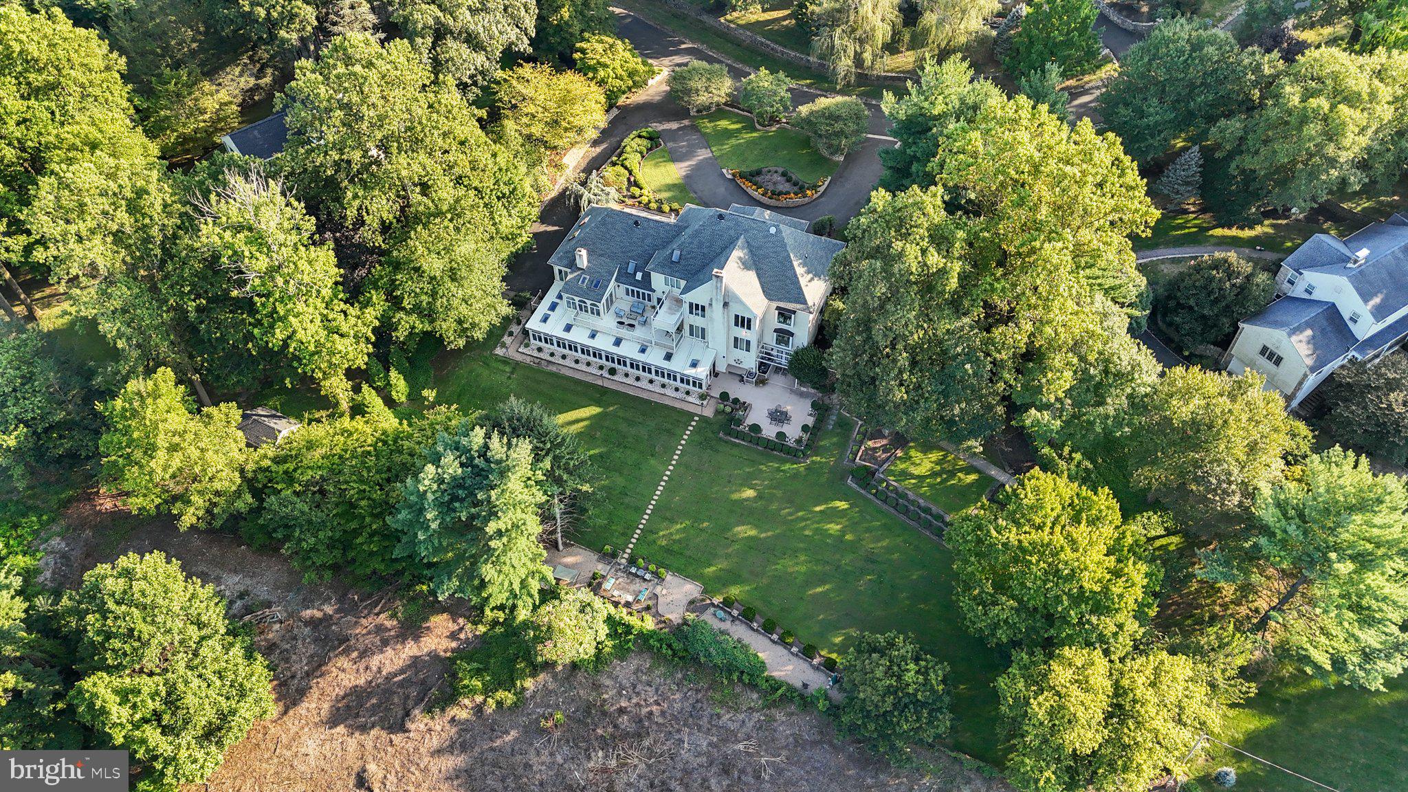 HUNTINGDON VALLEY - Residential