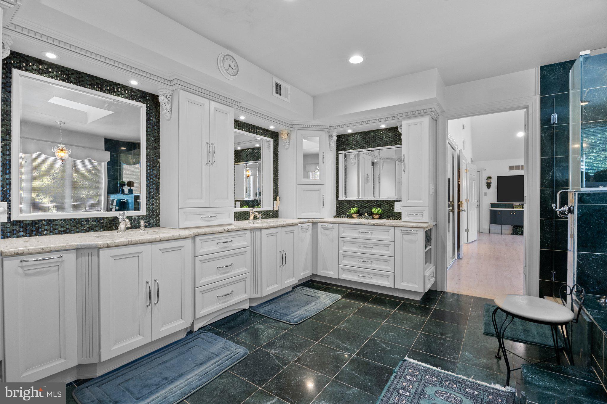 HUNTINGDON VALLEY - Residential