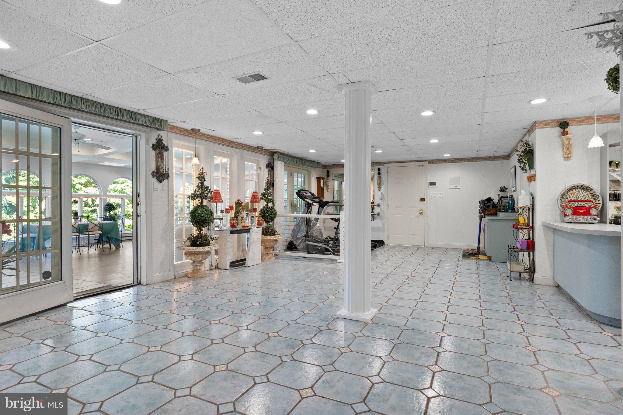 HUNTINGDON VALLEY - Residential