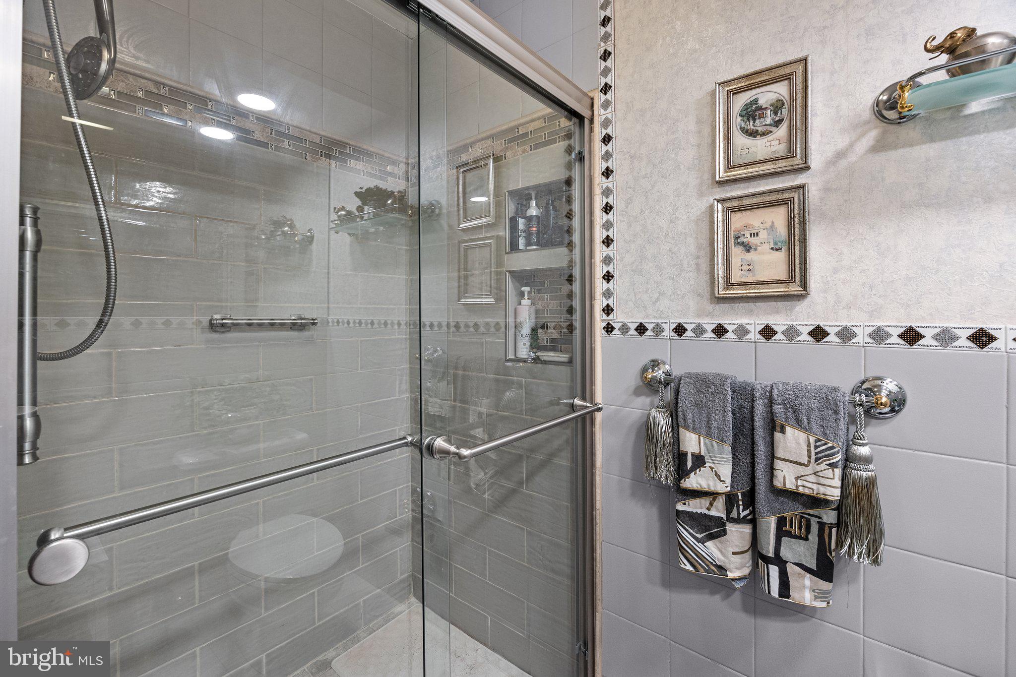 HUNTINGDON VALLEY - Residential